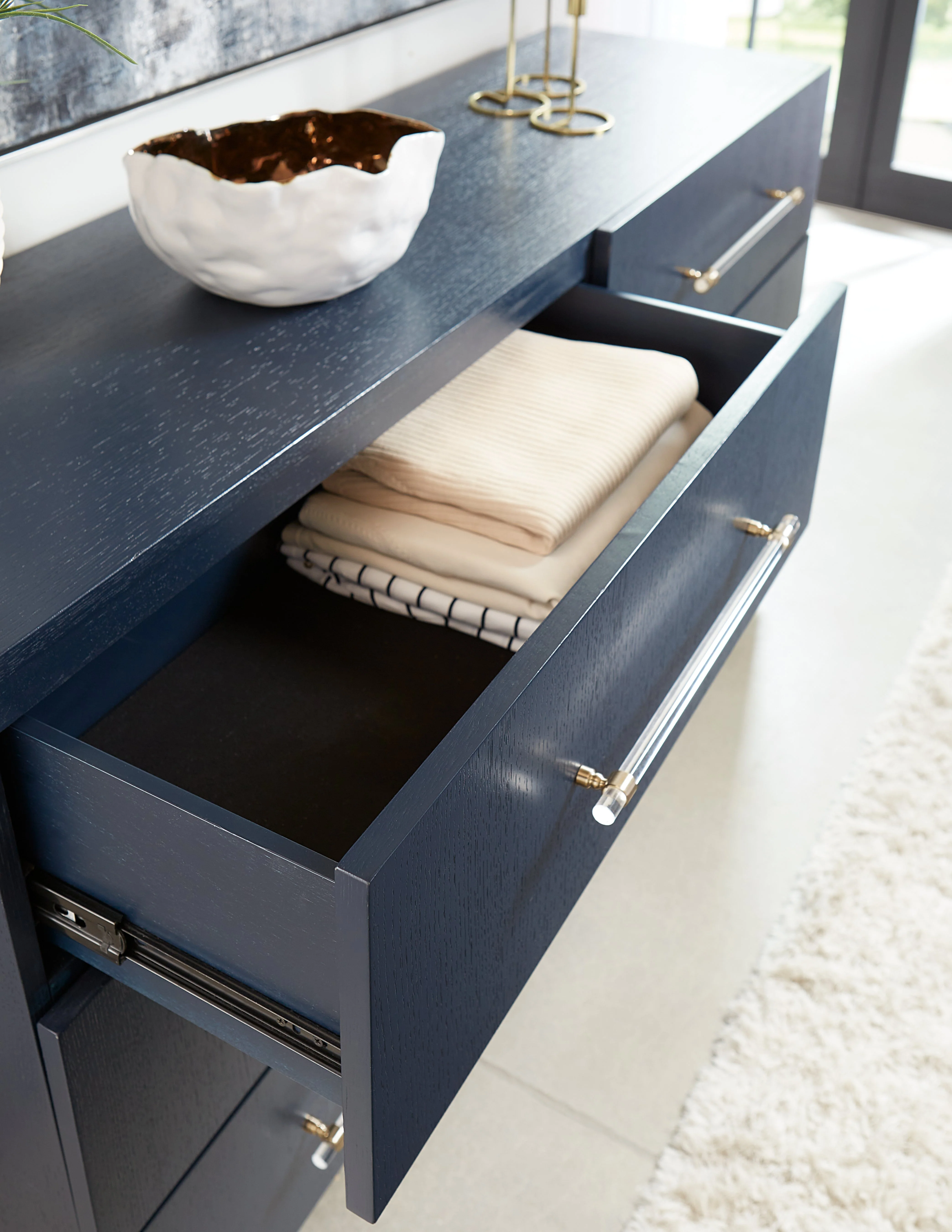 Argento Six Drawer Dresser in Navy Blue and Burnished Brass - Image 3