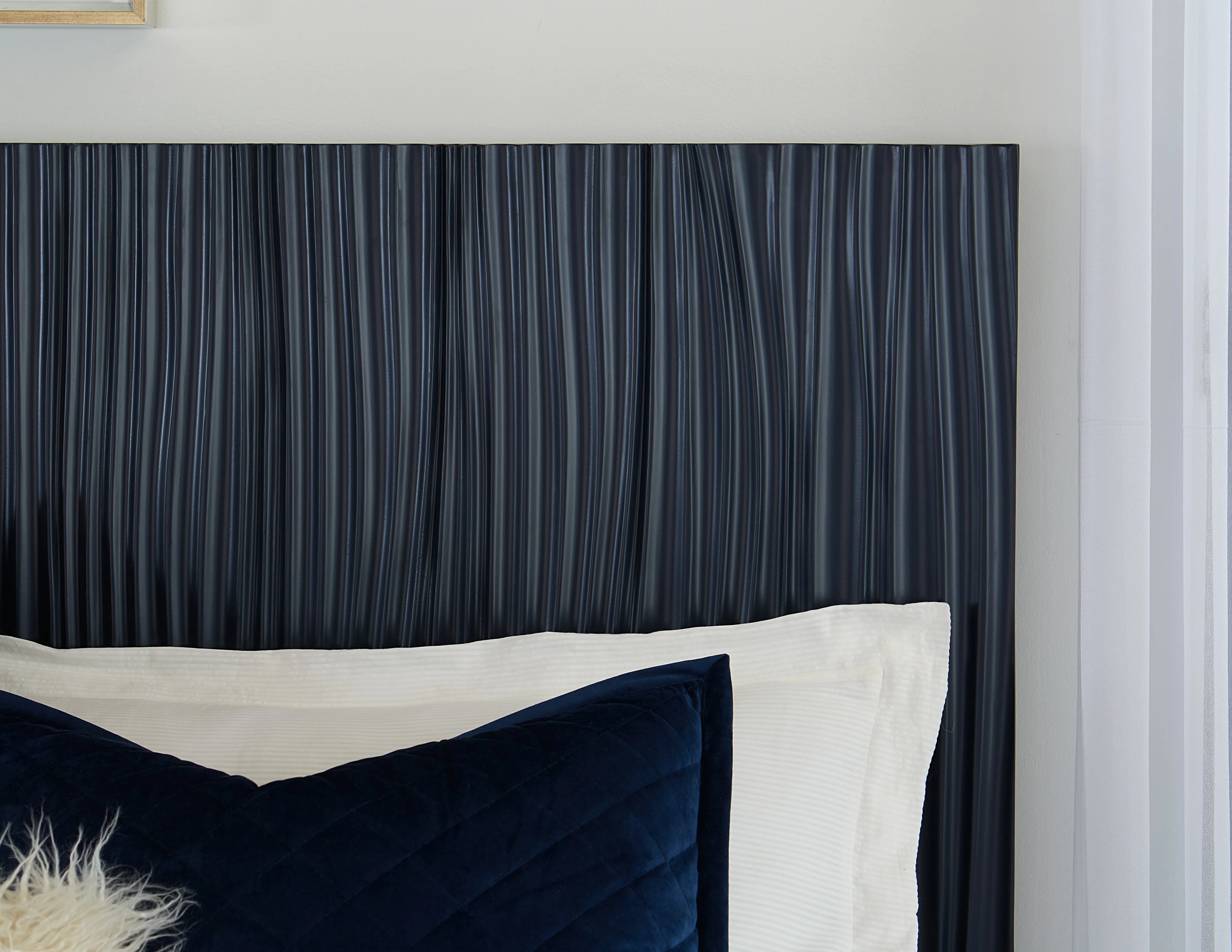 Argento Wave-Patterned Full Bed in Navy Blue and Burnished Brass - Image 2
