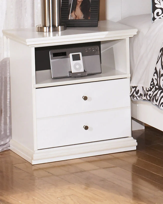 Bostwick Shoals Queen Panel Bed with Mirrored Dresser, Chest and Nightstand in White - Image 22