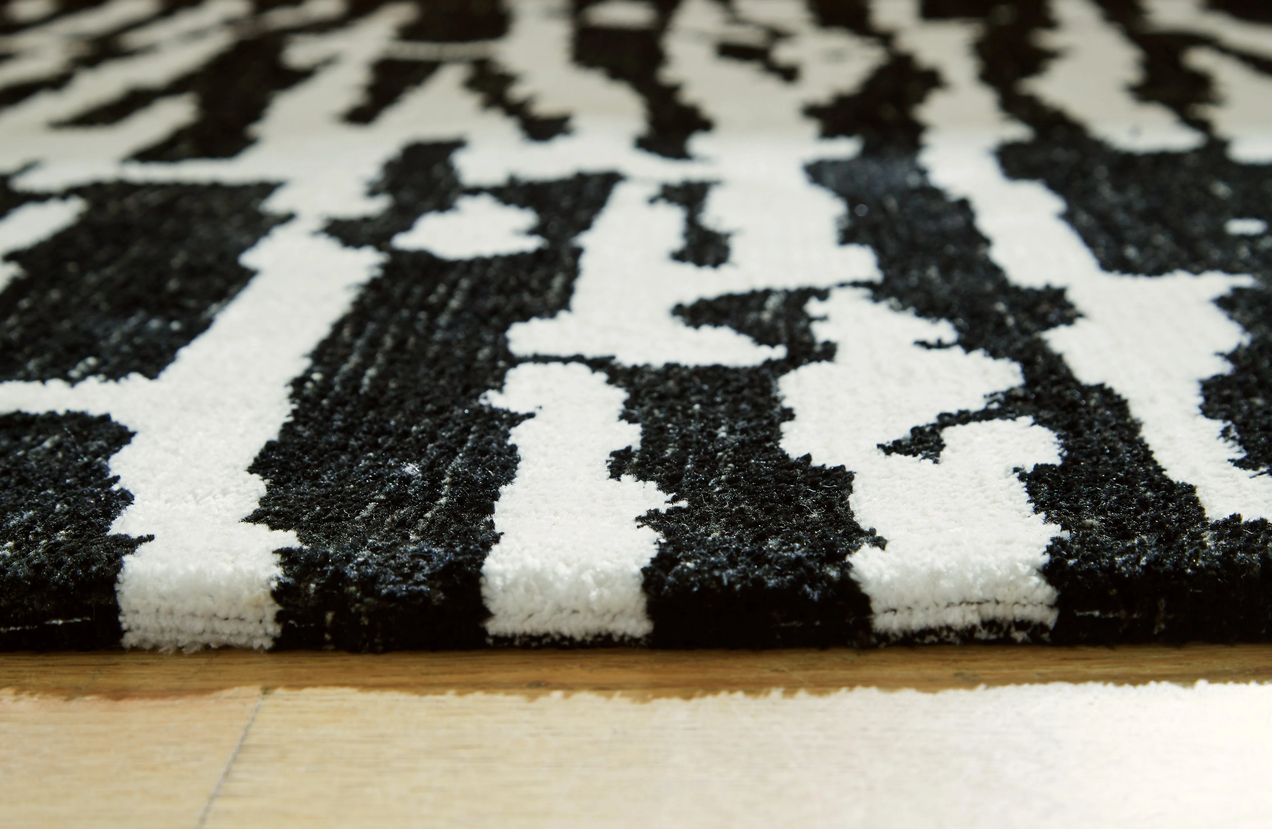 Bramshaw Black/Ivory Extra Large Rug - Image 3