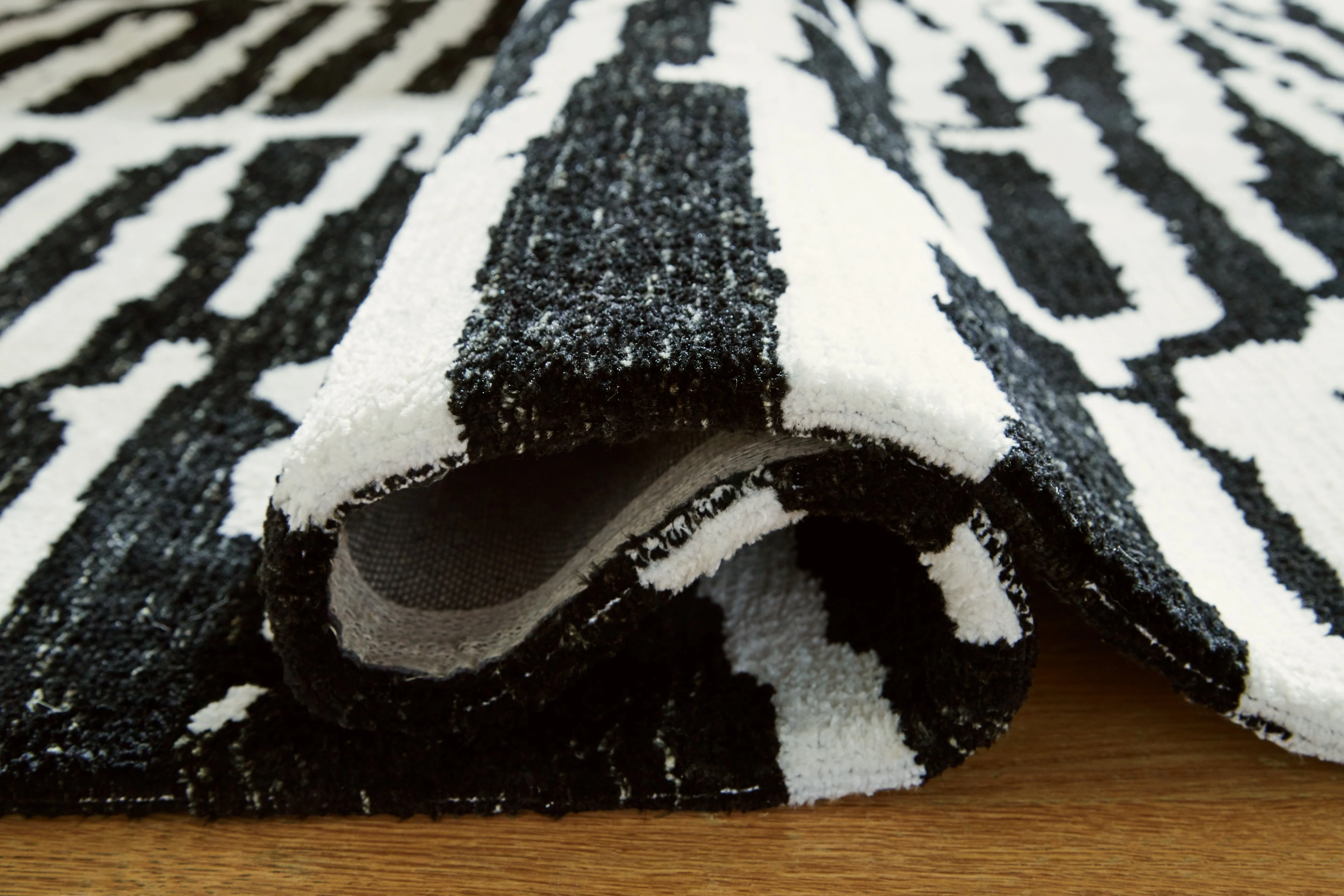 Bramshaw Black/Ivory Large Rug - Image 4