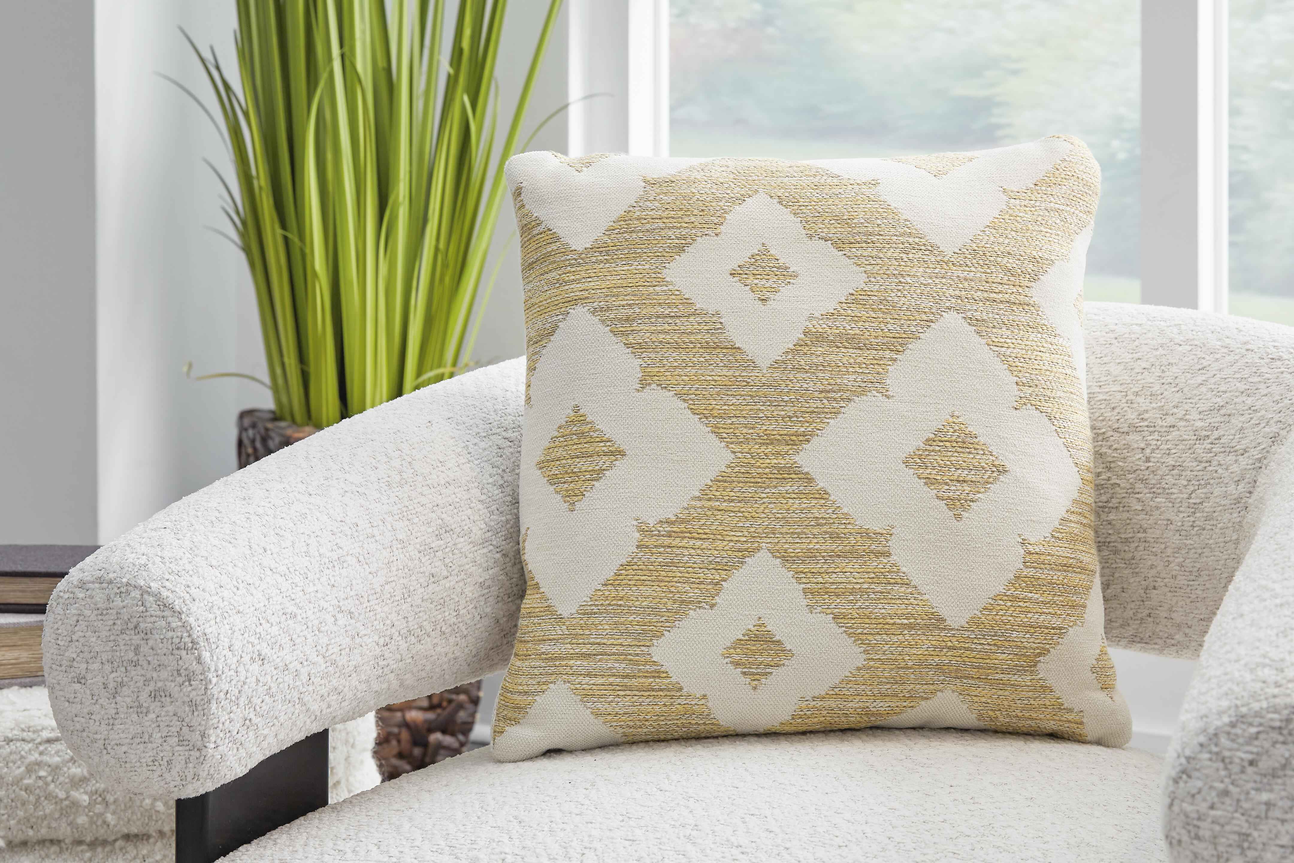 Brockner Next-Gen Nuvella Brown/Yellow Pillow