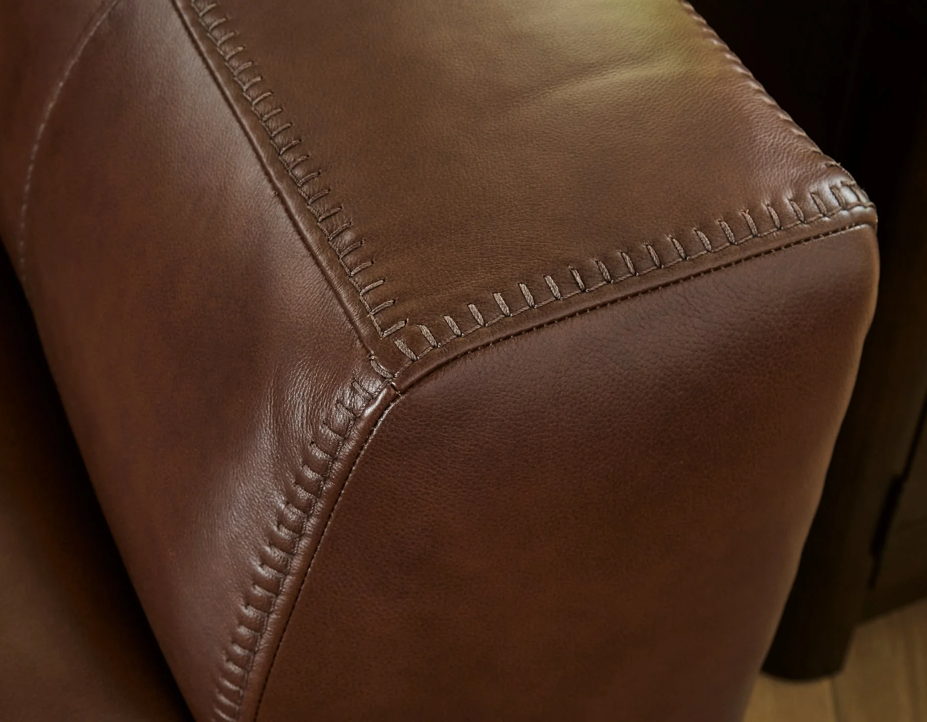 Brogliano Canyon Leather Sofa - Image 5
