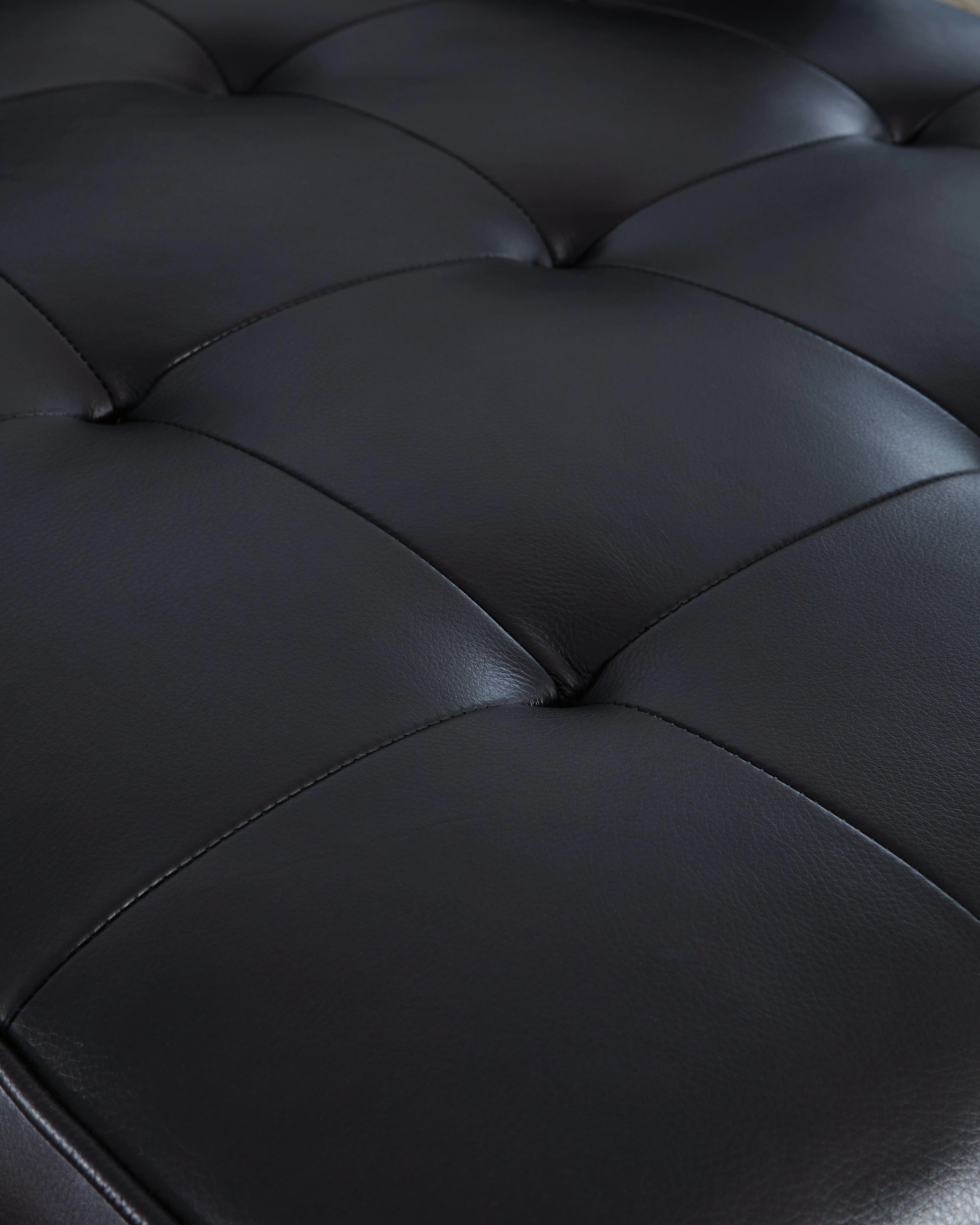 Bryceview Onyx Leather Chaise - Image 5
