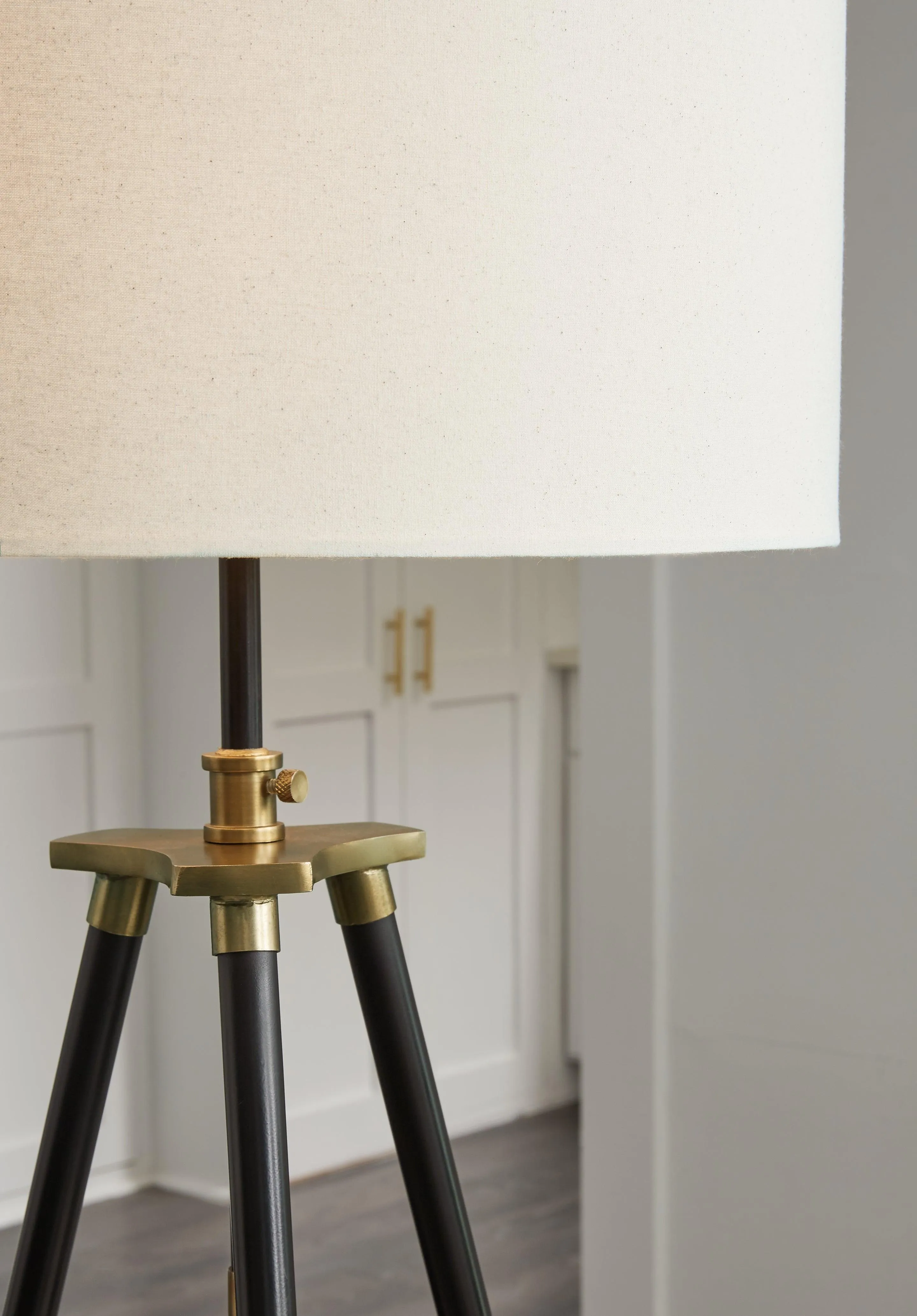 Cashner Black/Gold Finish Floor Lamp - Image 3
