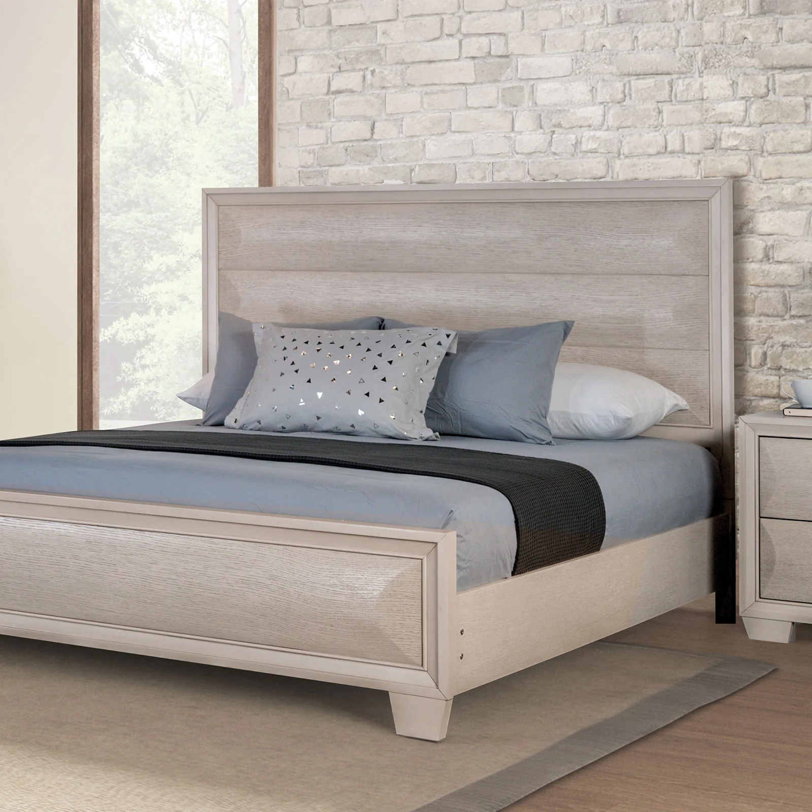 Chemnitz White Oak King Bed