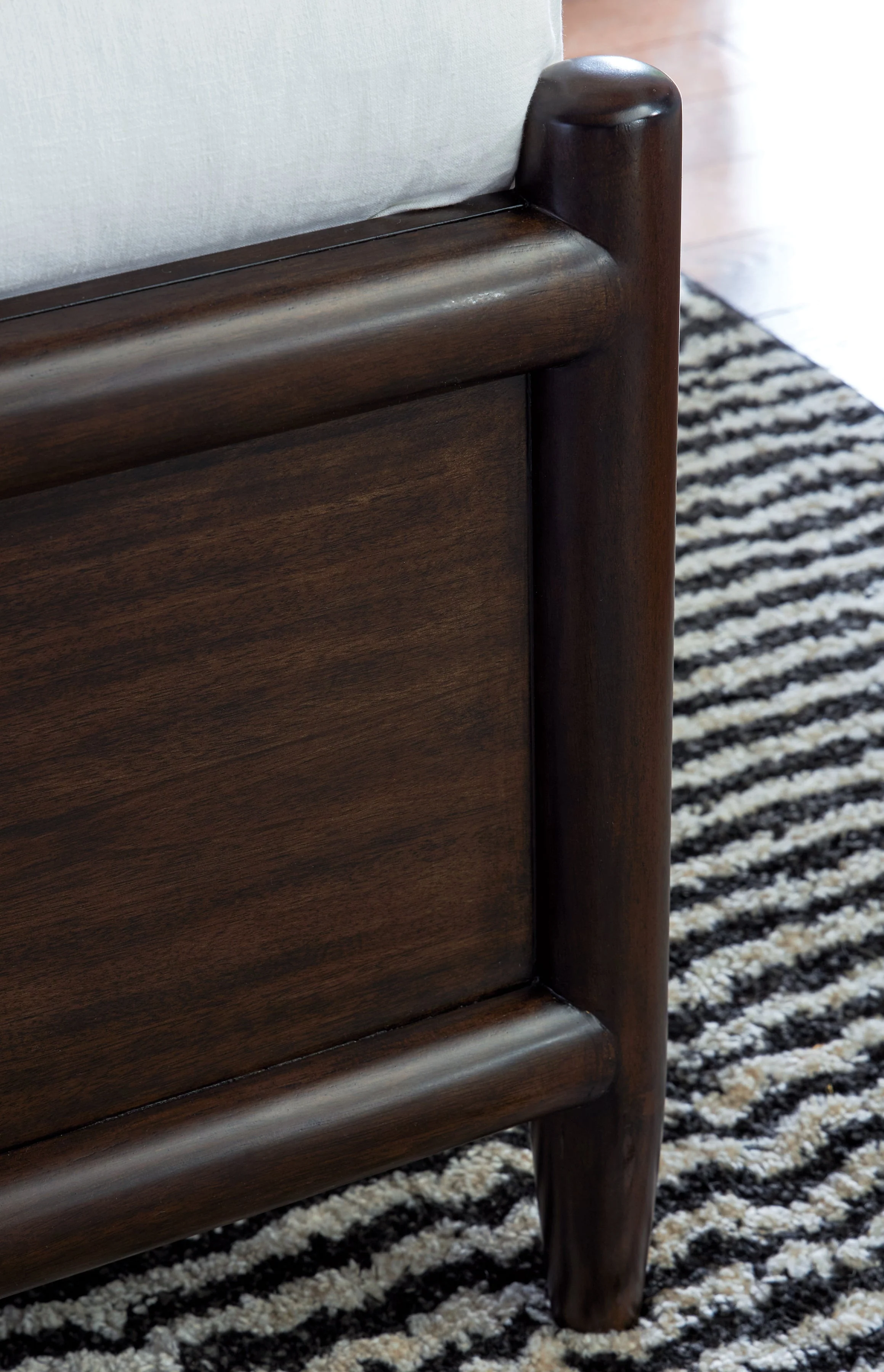 Dantenton Merlot Panel Bedroom Set - Image 7