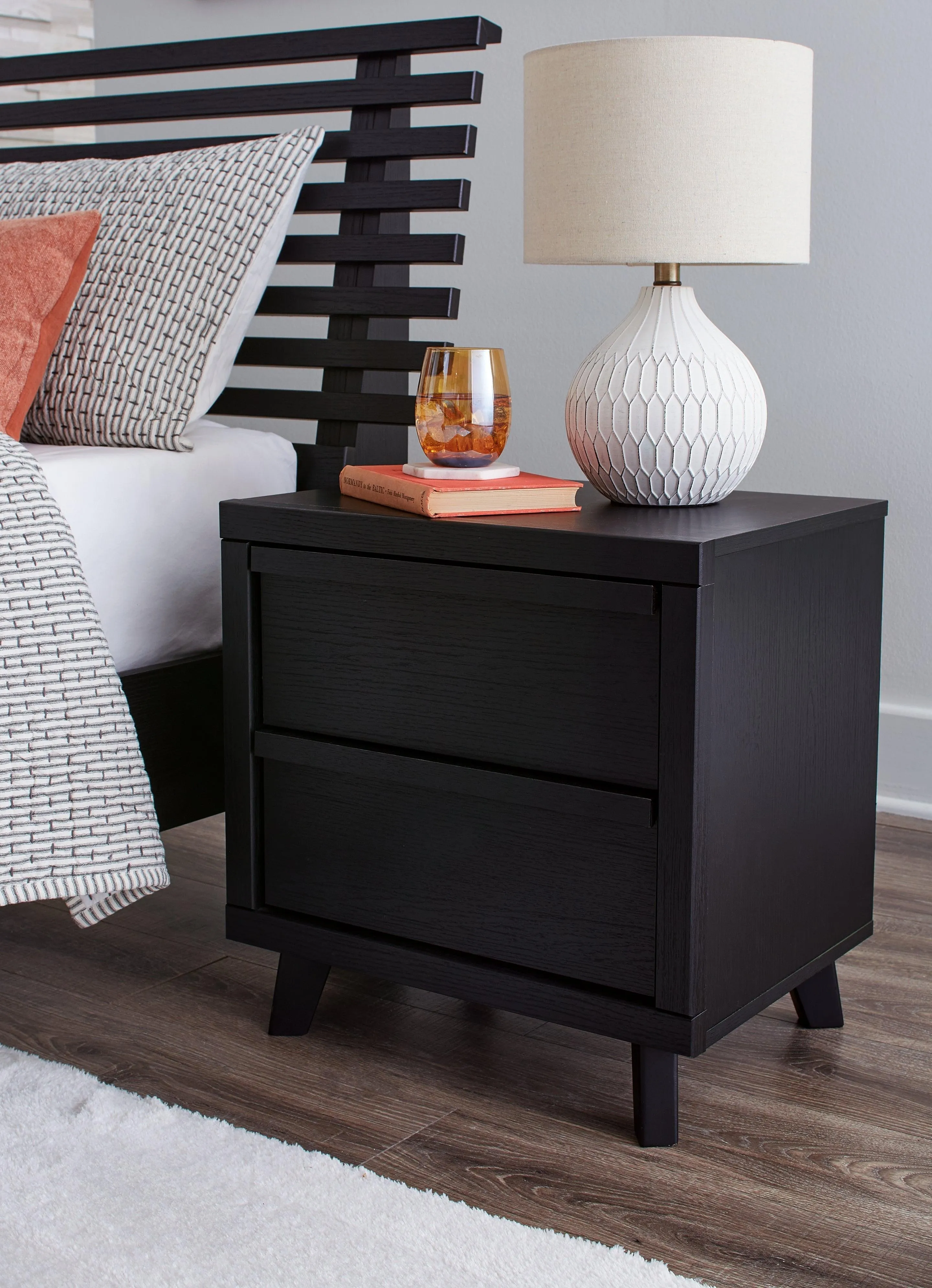 Danziar Black Nightstand - Image 6