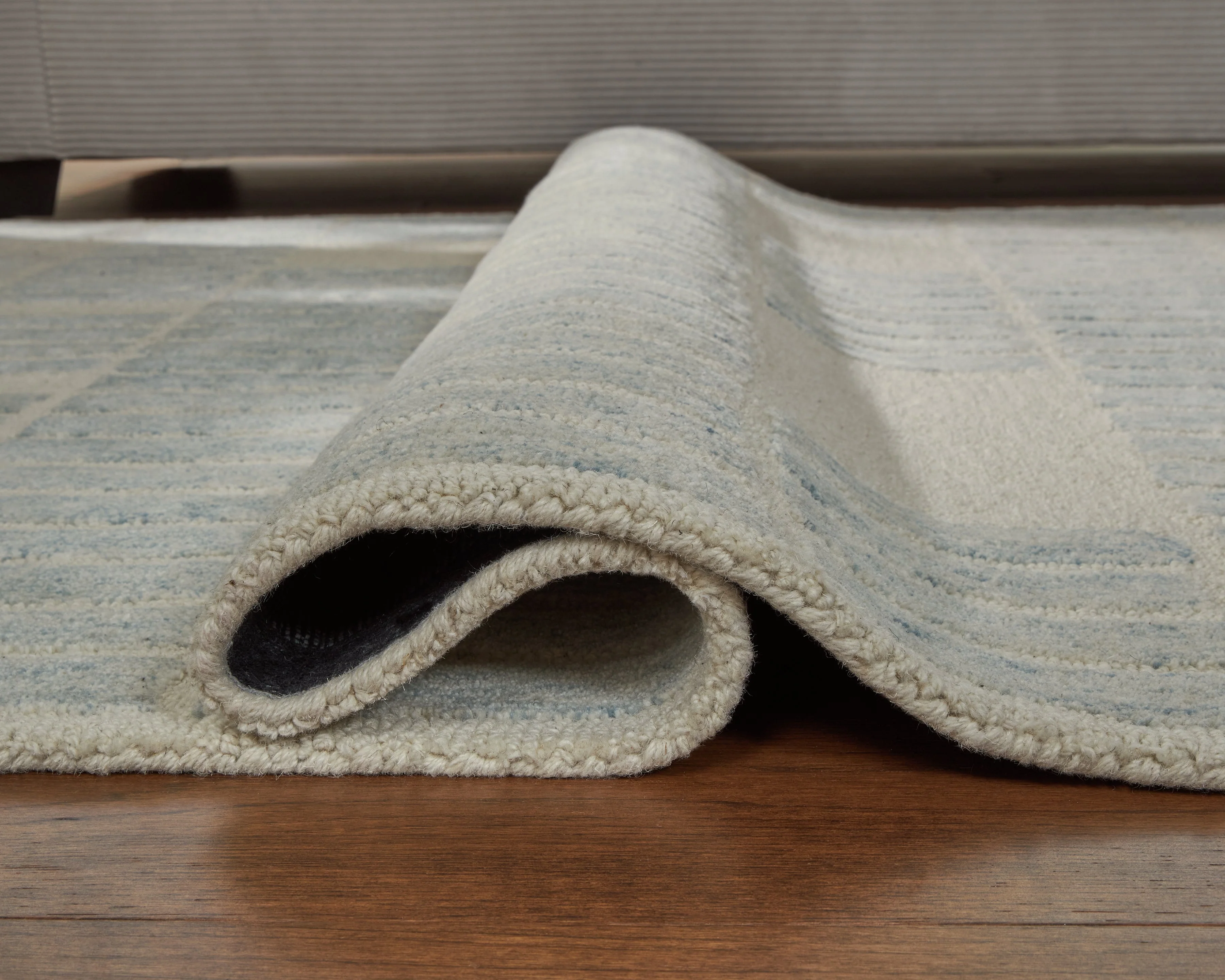 Dylanton Ivory/Blue Large Rug - Image 4
