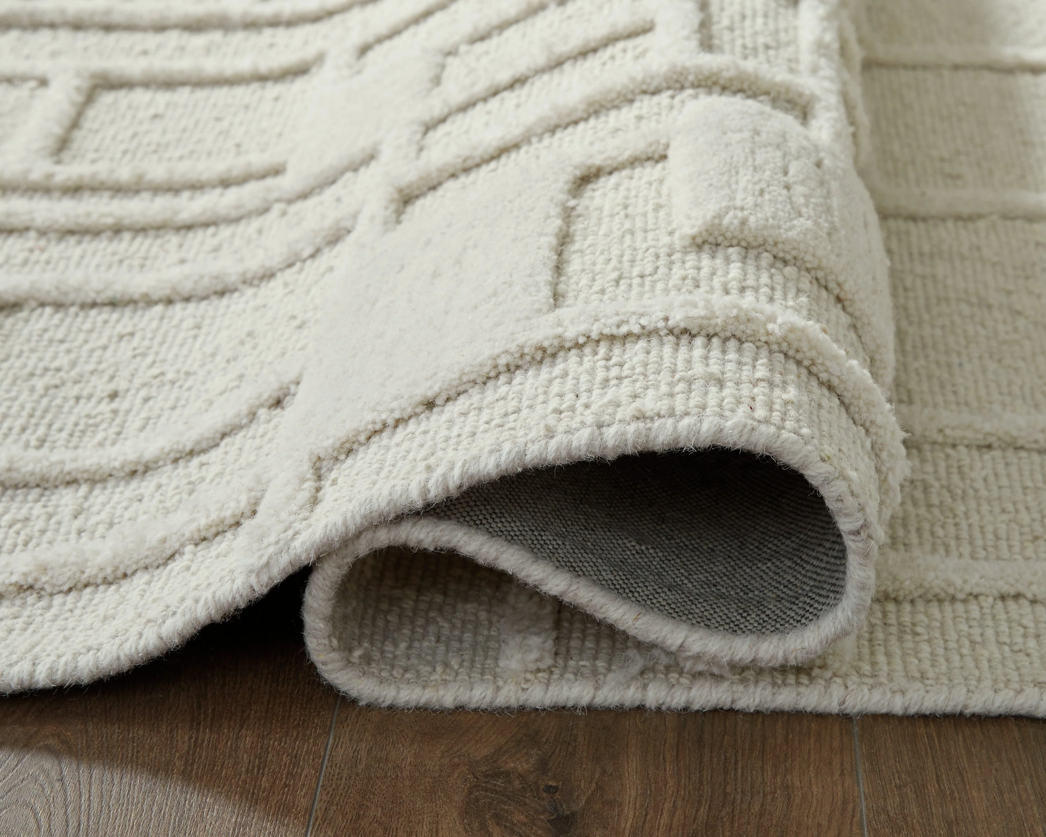 Empriss Ivory Large Rug - Image 4