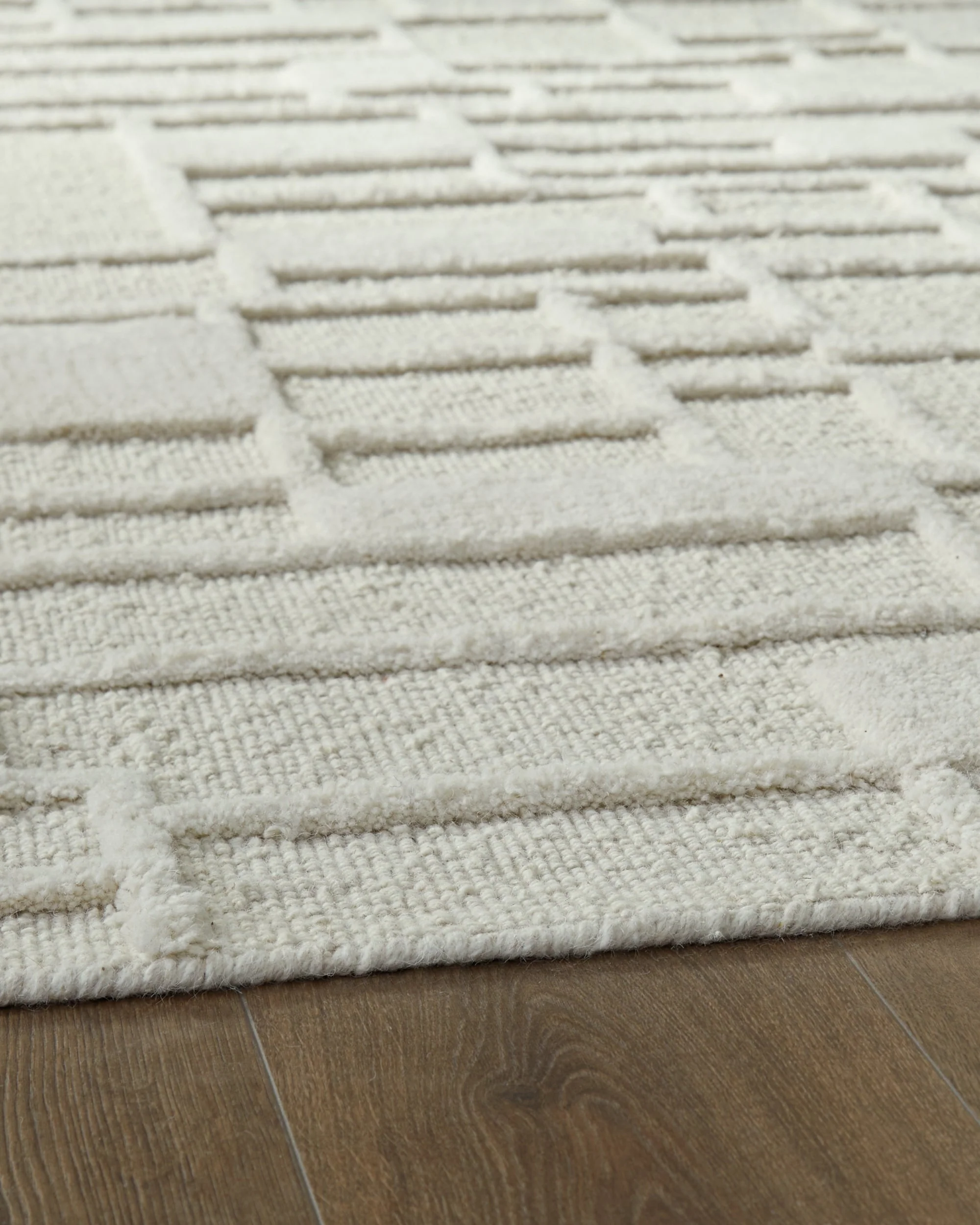 Empriss Ivory Large Rug - Image 7