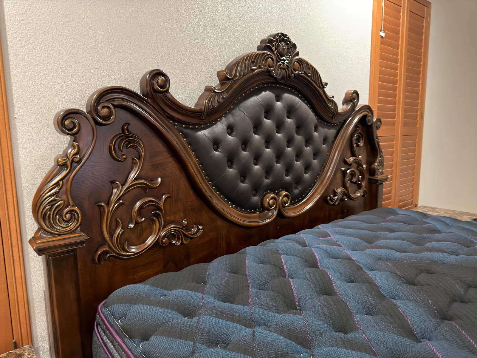 Esparanza Brown Cherry 4-Piece Queen Bedroom Set - Image 15