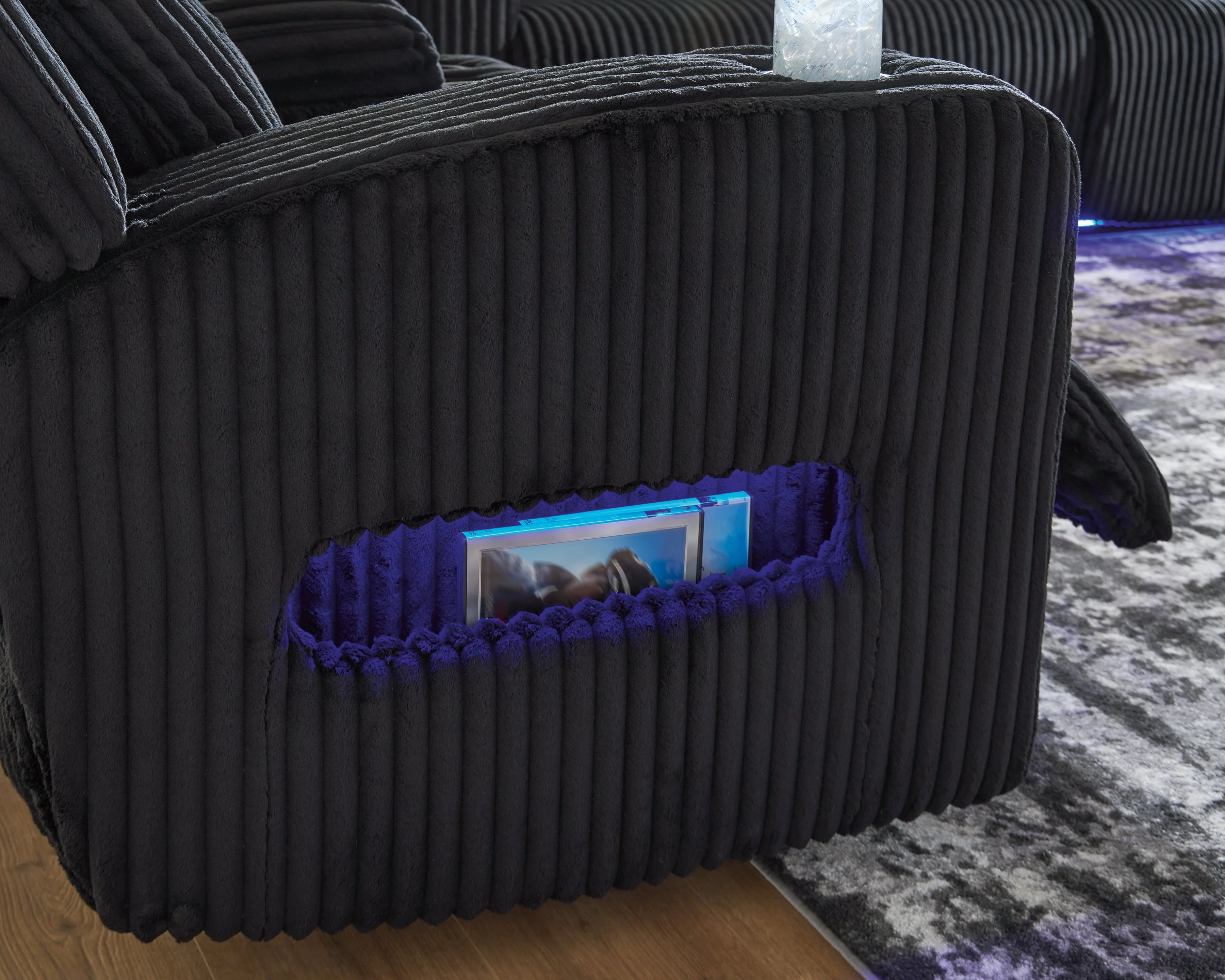 Forest Lake Black Power Recliner - Image 9