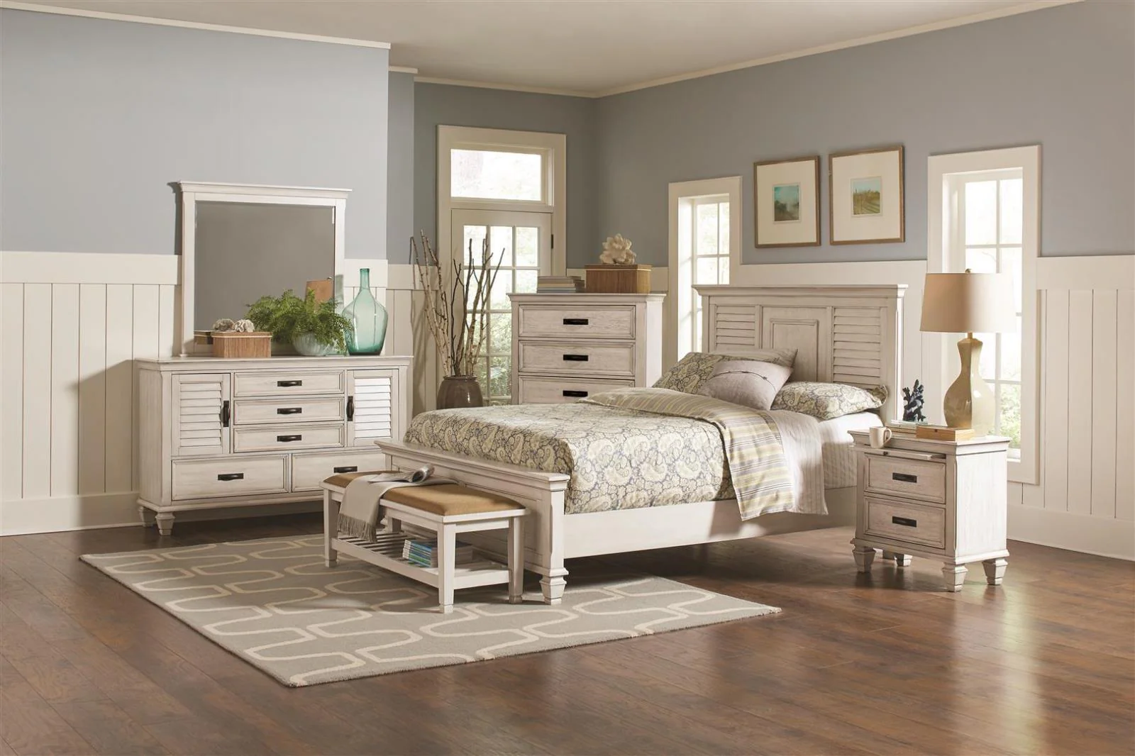 Franco Antique White 4-Piece California King Storage Bedroom Set