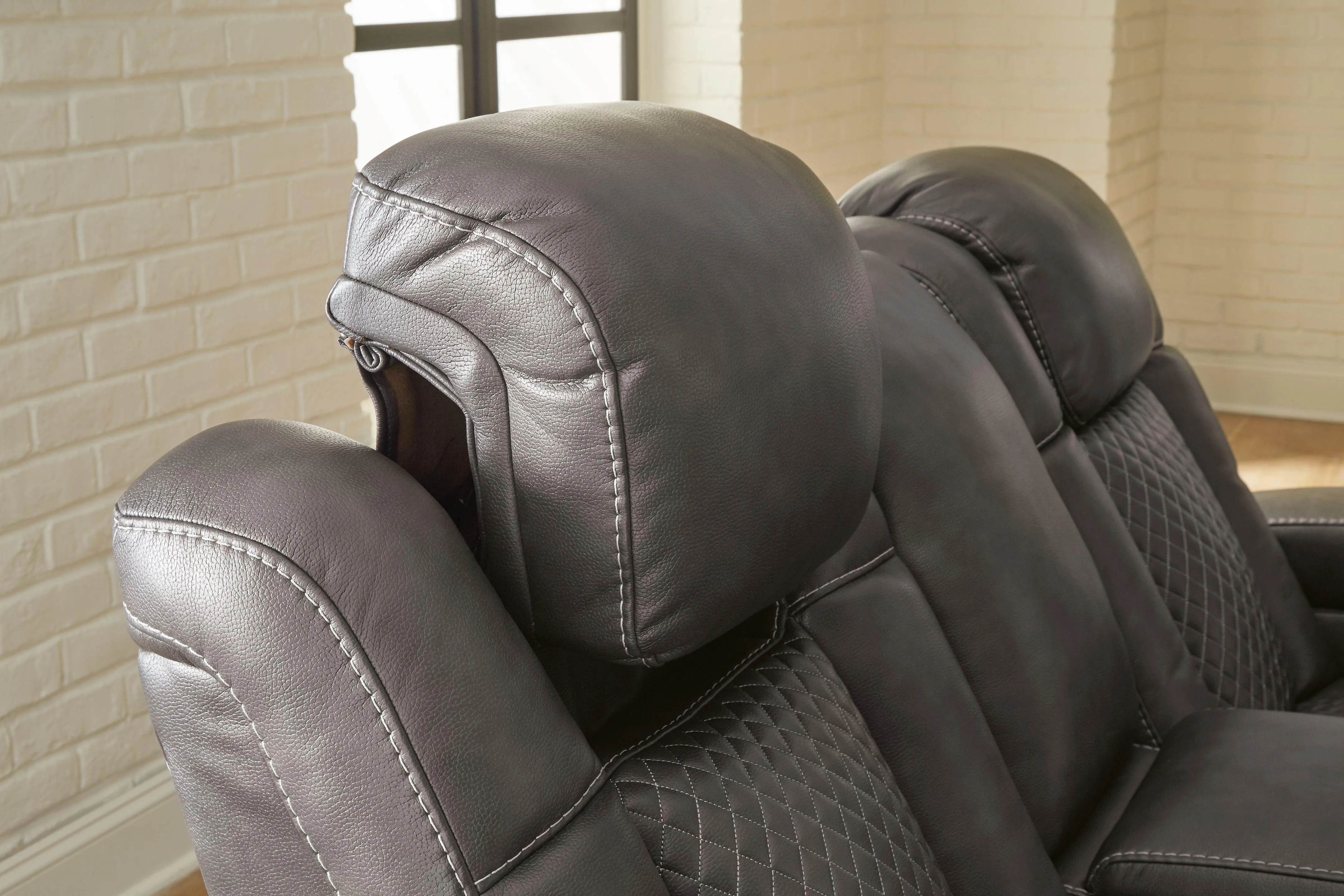 Fyne-Dyme Shadow Dual Power Recliner - Image 7