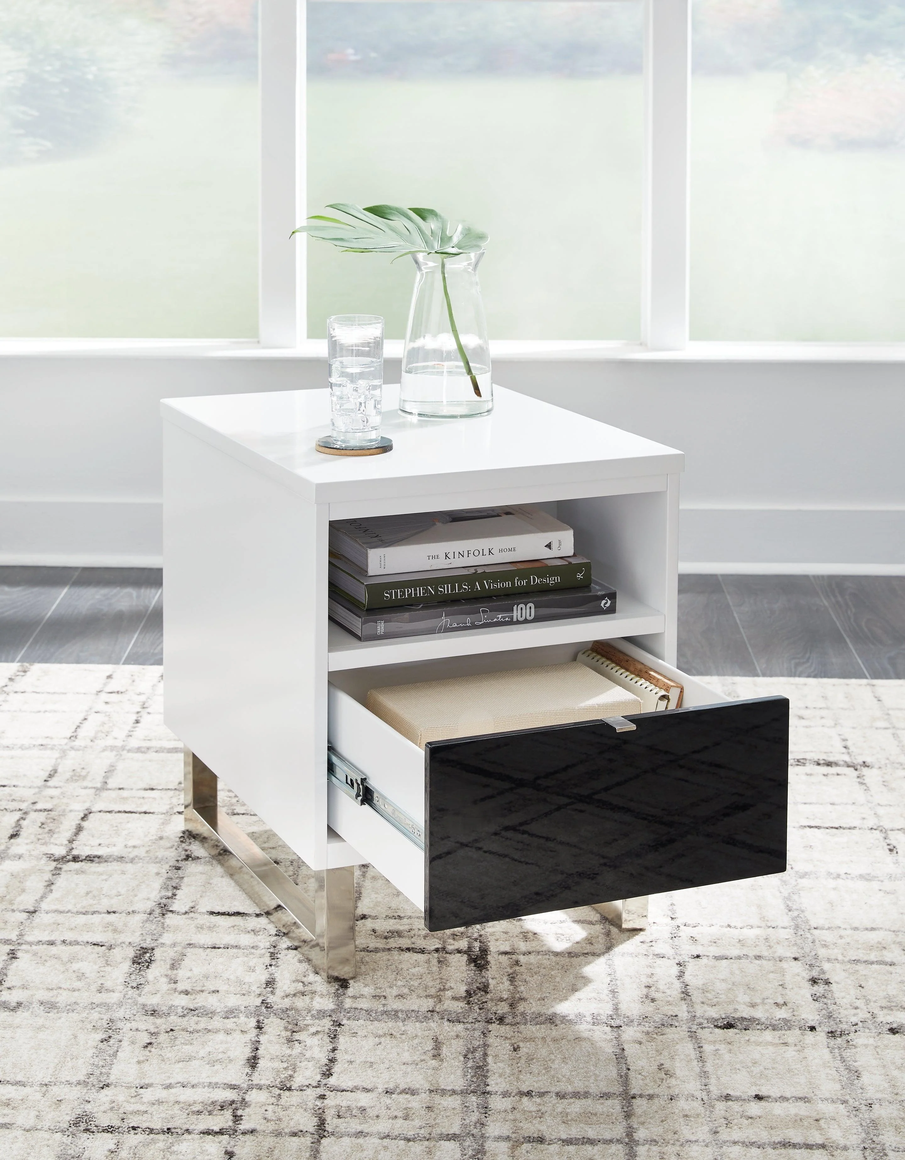 Gardoni White/Black Chairside End Table - Image 6