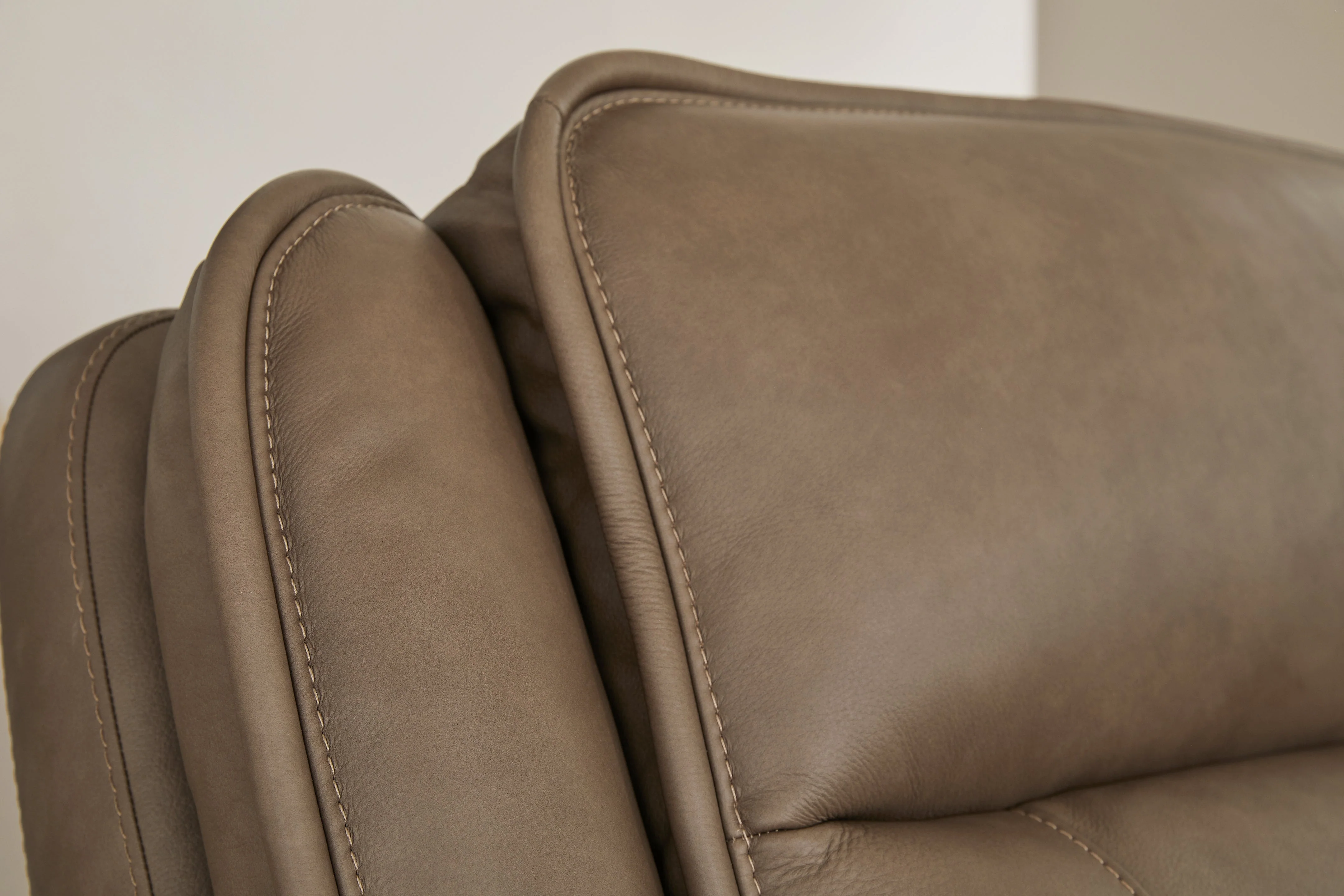 Glencroft Sahara Power Reclining Sofa - Image 6