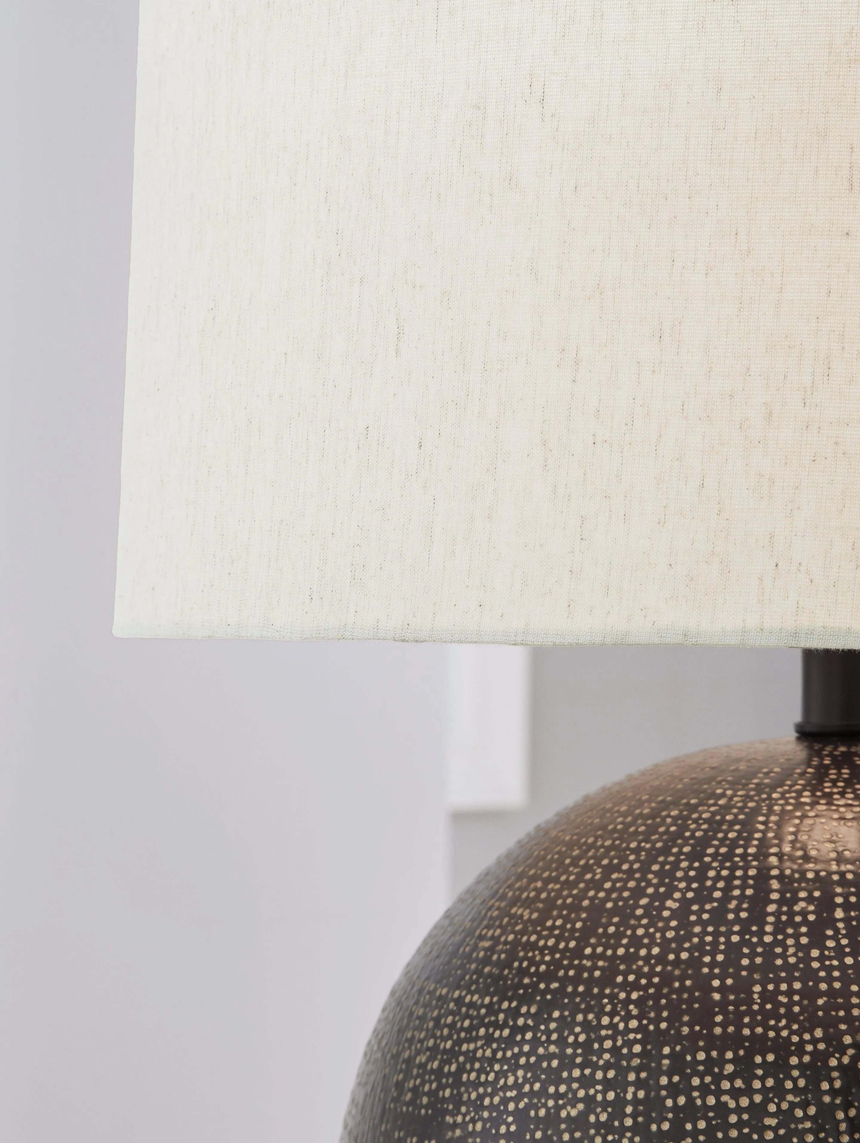 Hambell Black/Gold Finish Table Lamp - Image 2