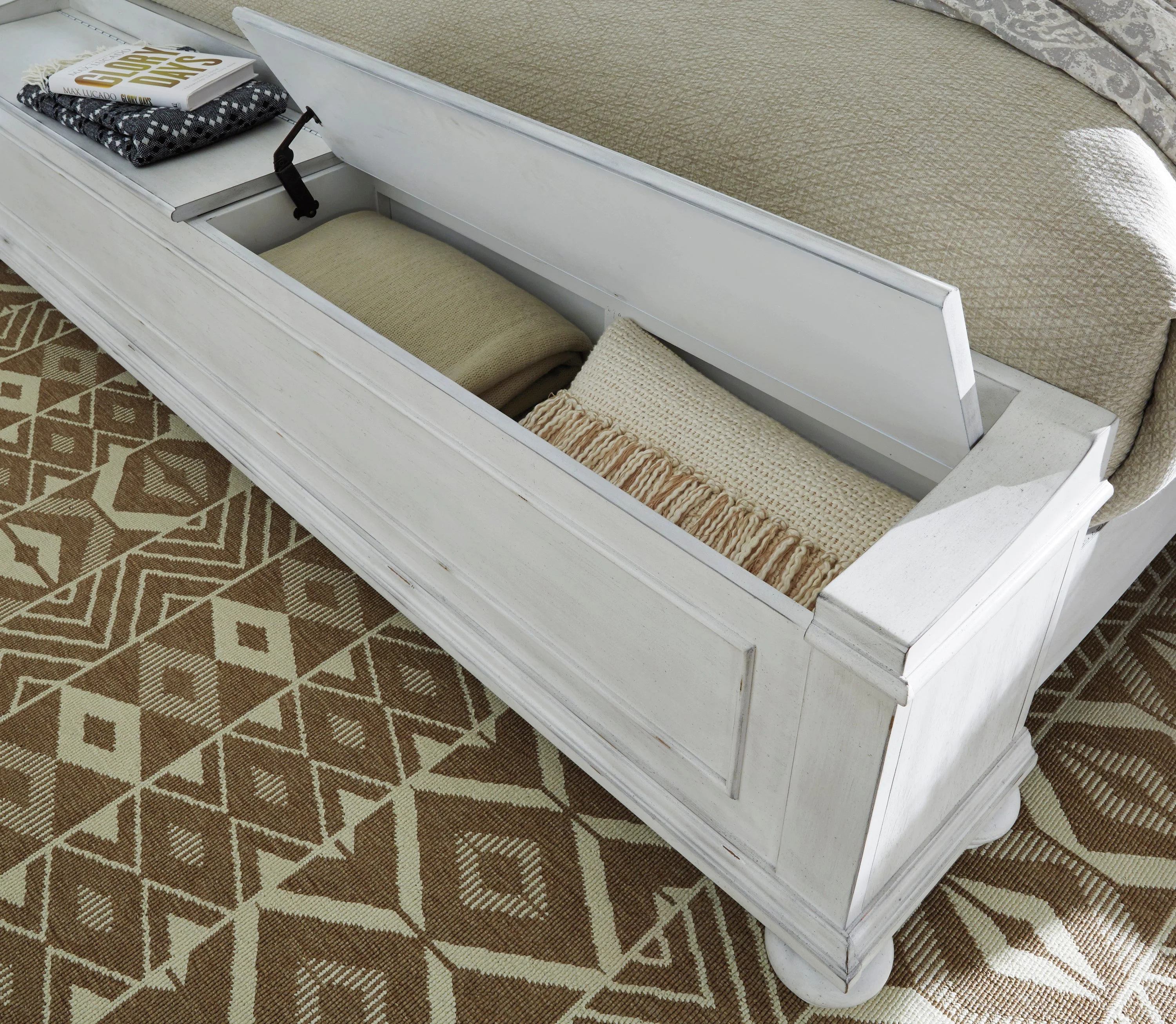 Kanwyn Whitewash Storage Panel Bedroom Set - Image 7