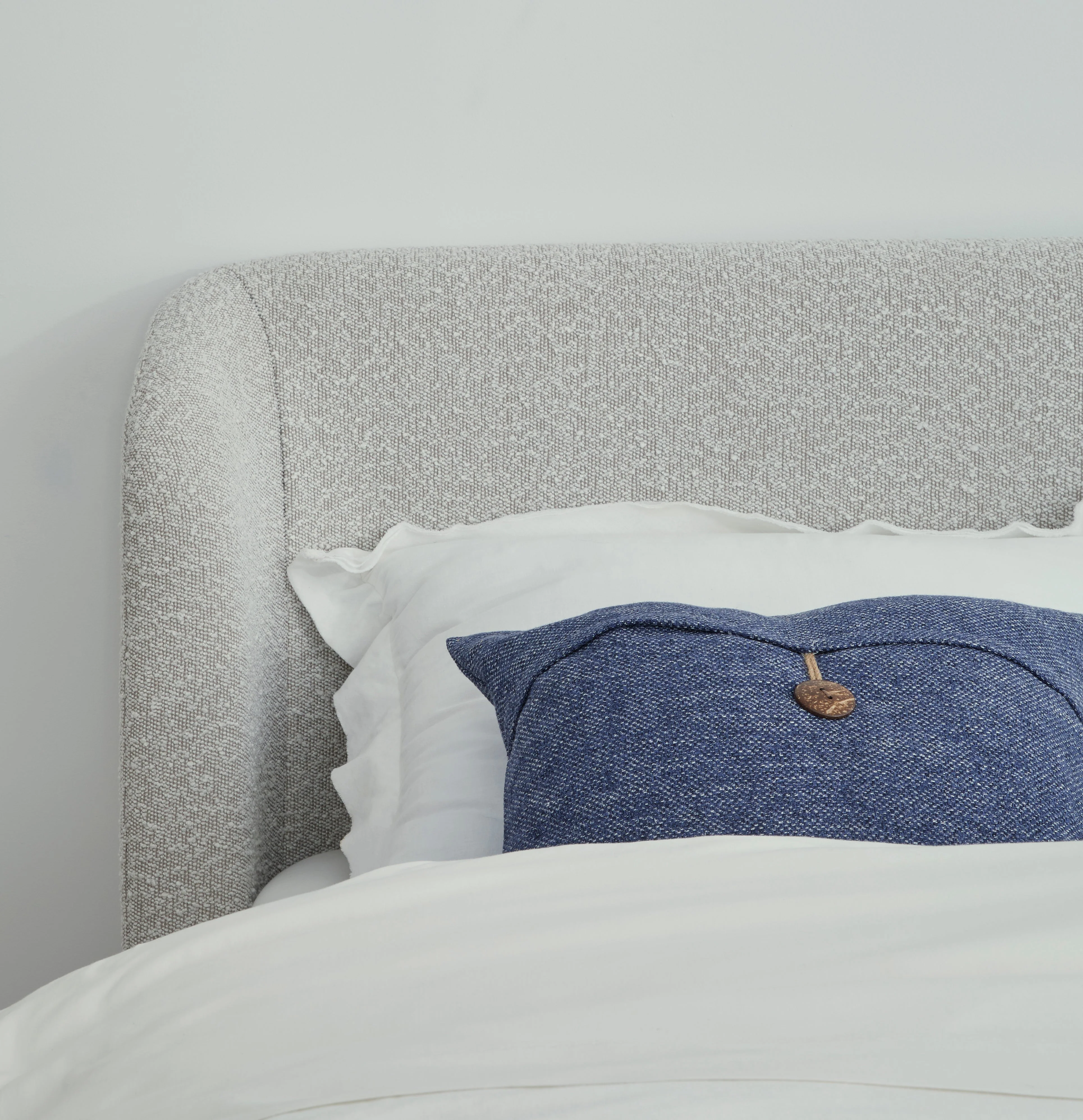 Kiki Upholstered Queen Platform Bed in Cotton Ball Boucle - Image 4
