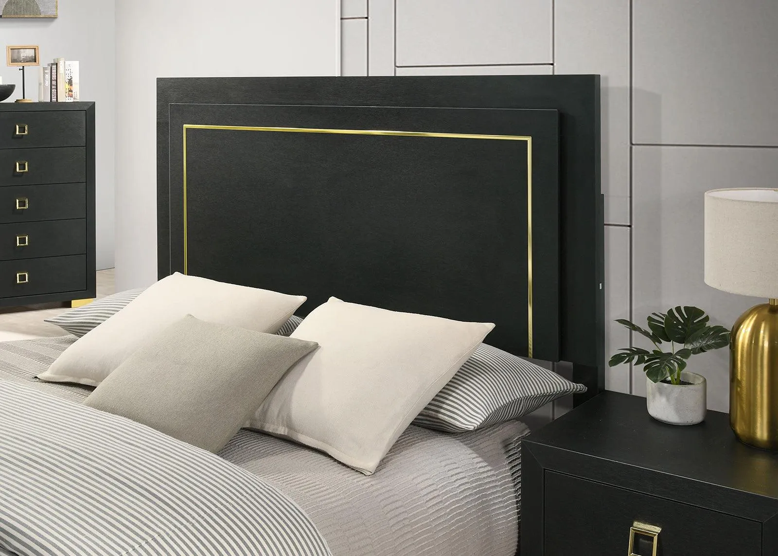 Latimer Black LED Queen Panel Bed - Image 3