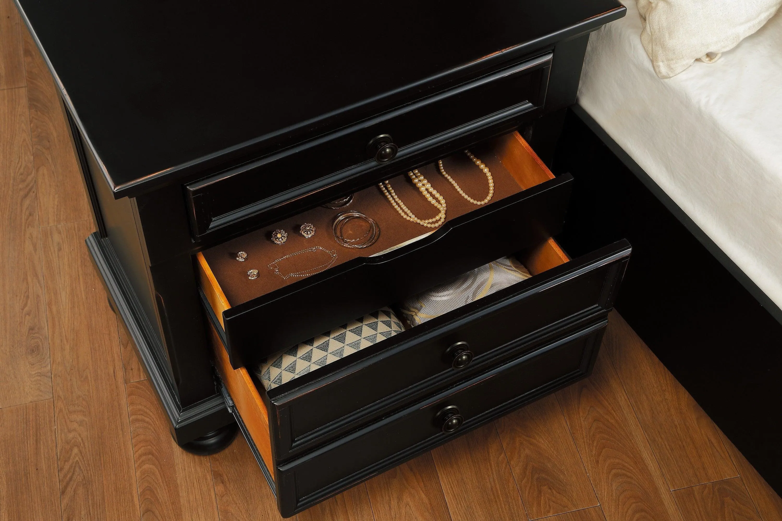 Laurelin Black Nightstand - Image 6
