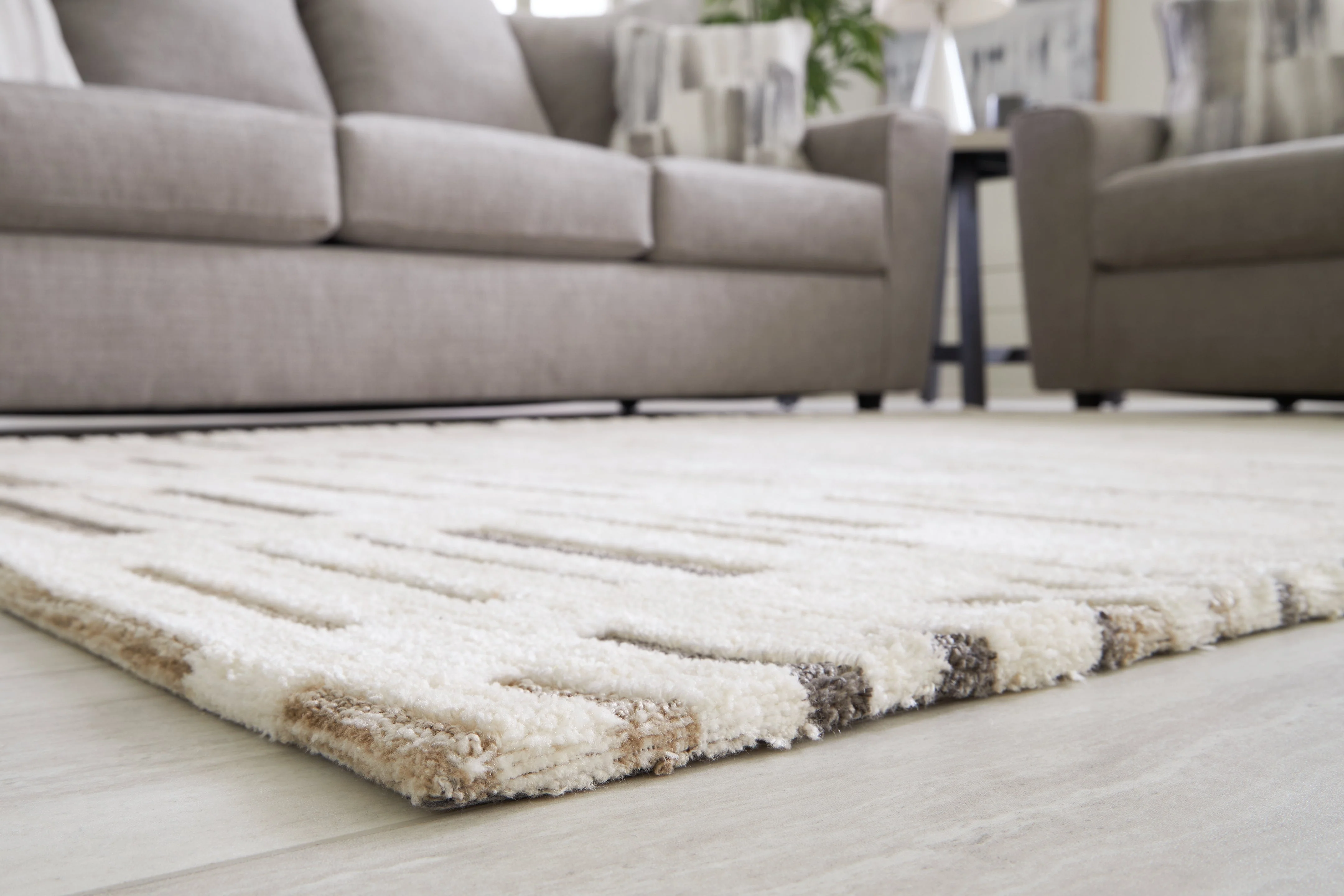 Leesdale Ivory/Brown/Black 5' x 7' Rug - Image 3