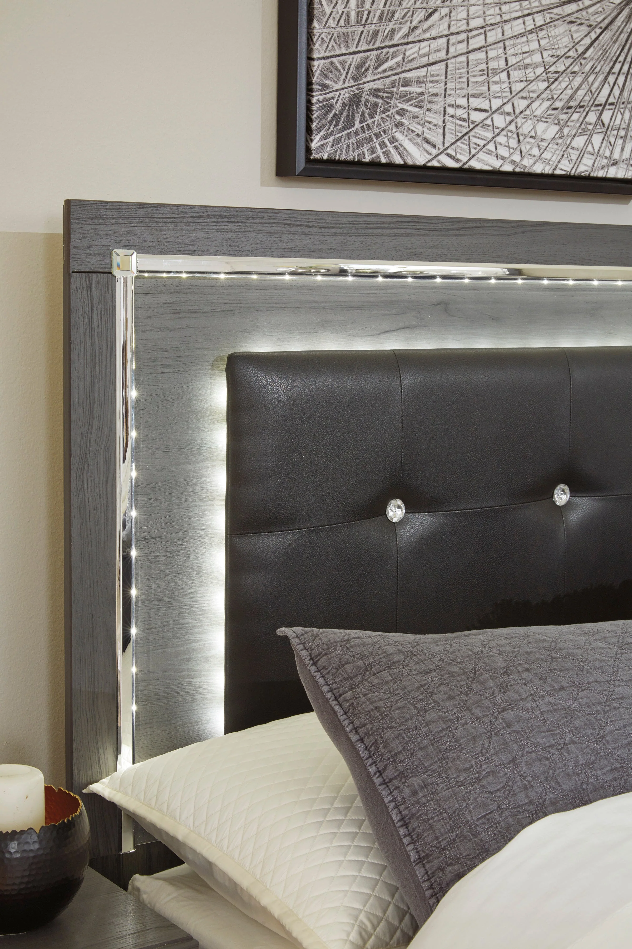 Lodanna Gray LED Upholstered Youth Panel Bedroom Set - Image 7