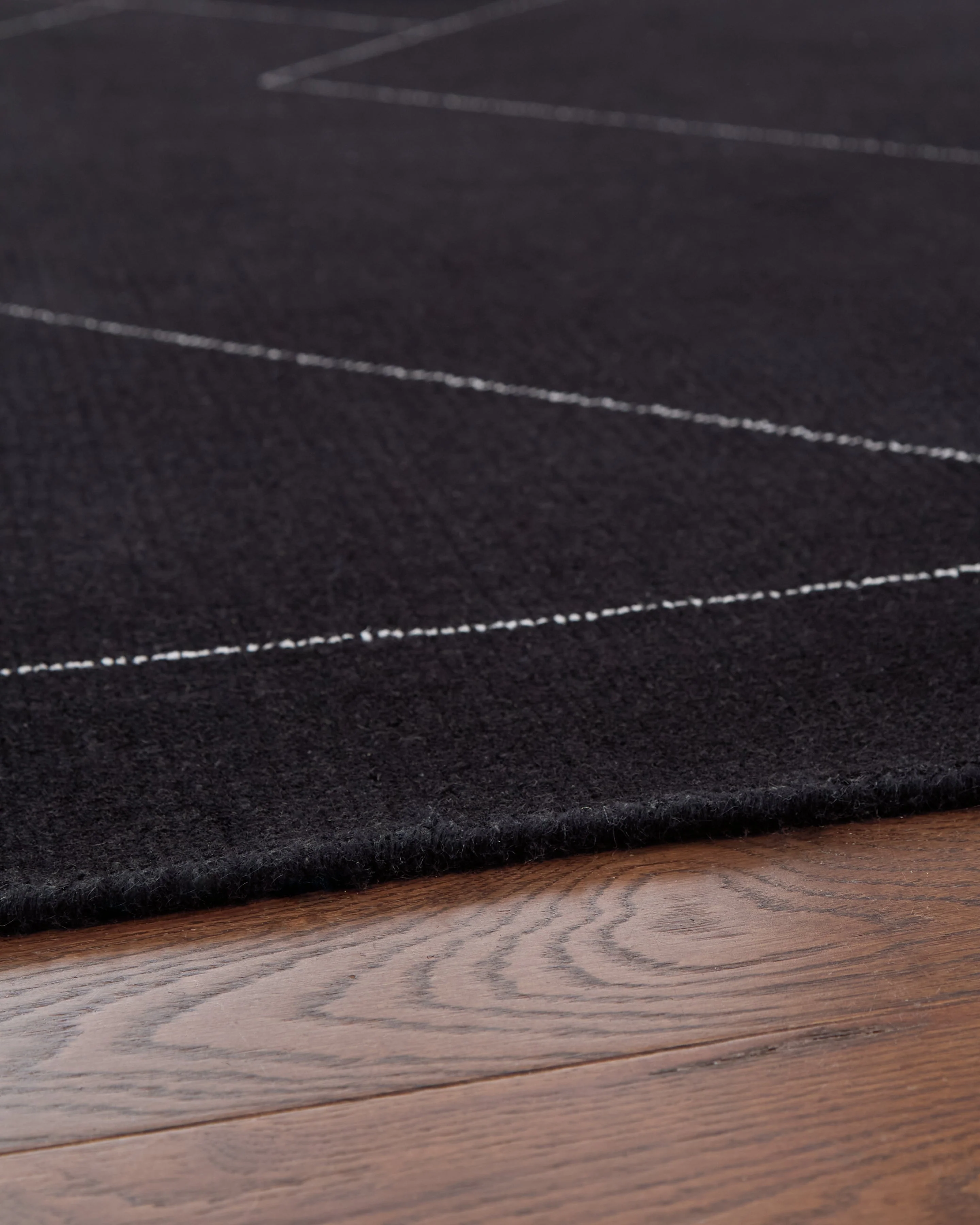 Marav Black/White Large Rug - Image 3