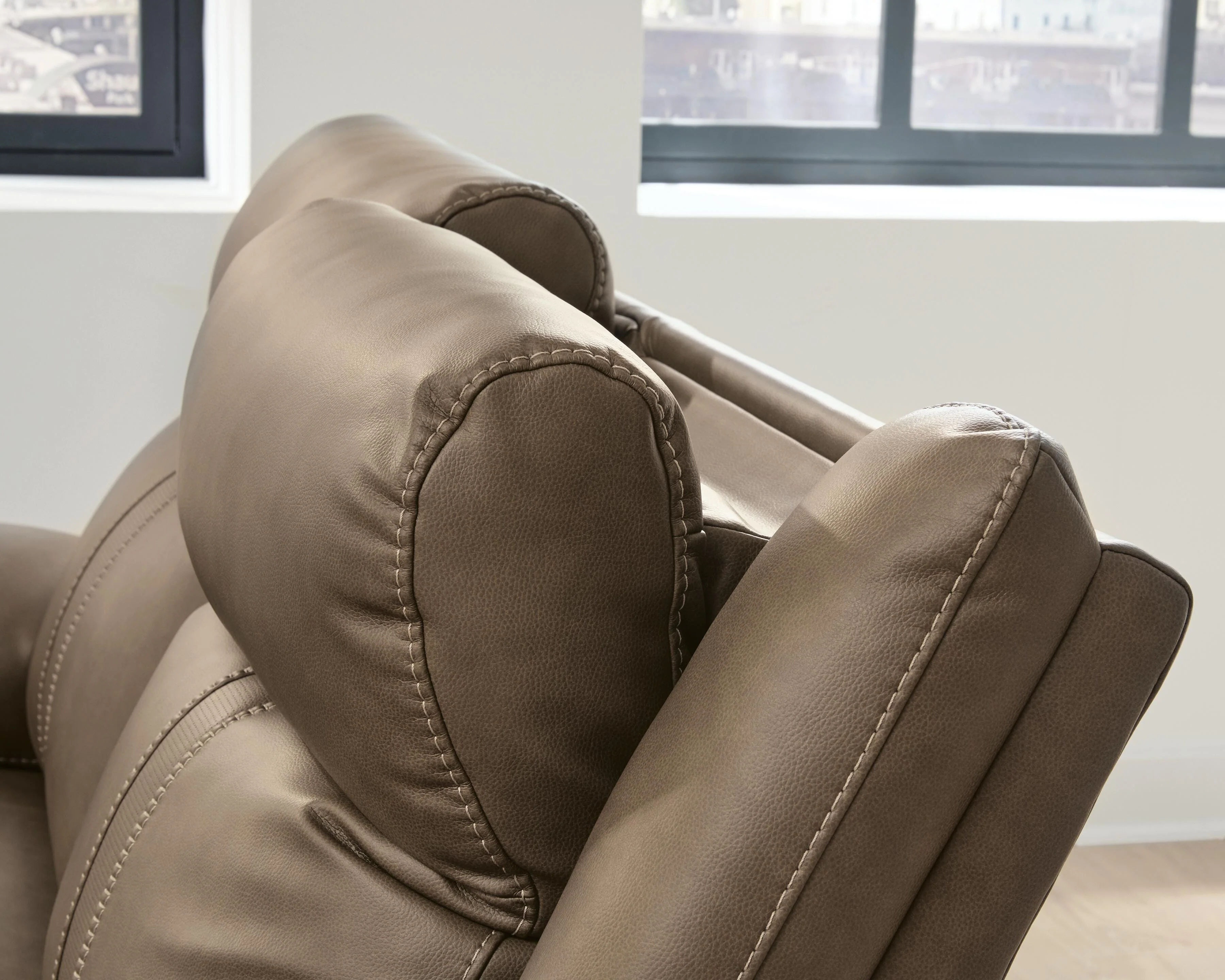 Max-Momentum Biscotti 5-Piece Power Reclining Sectional - Image 4