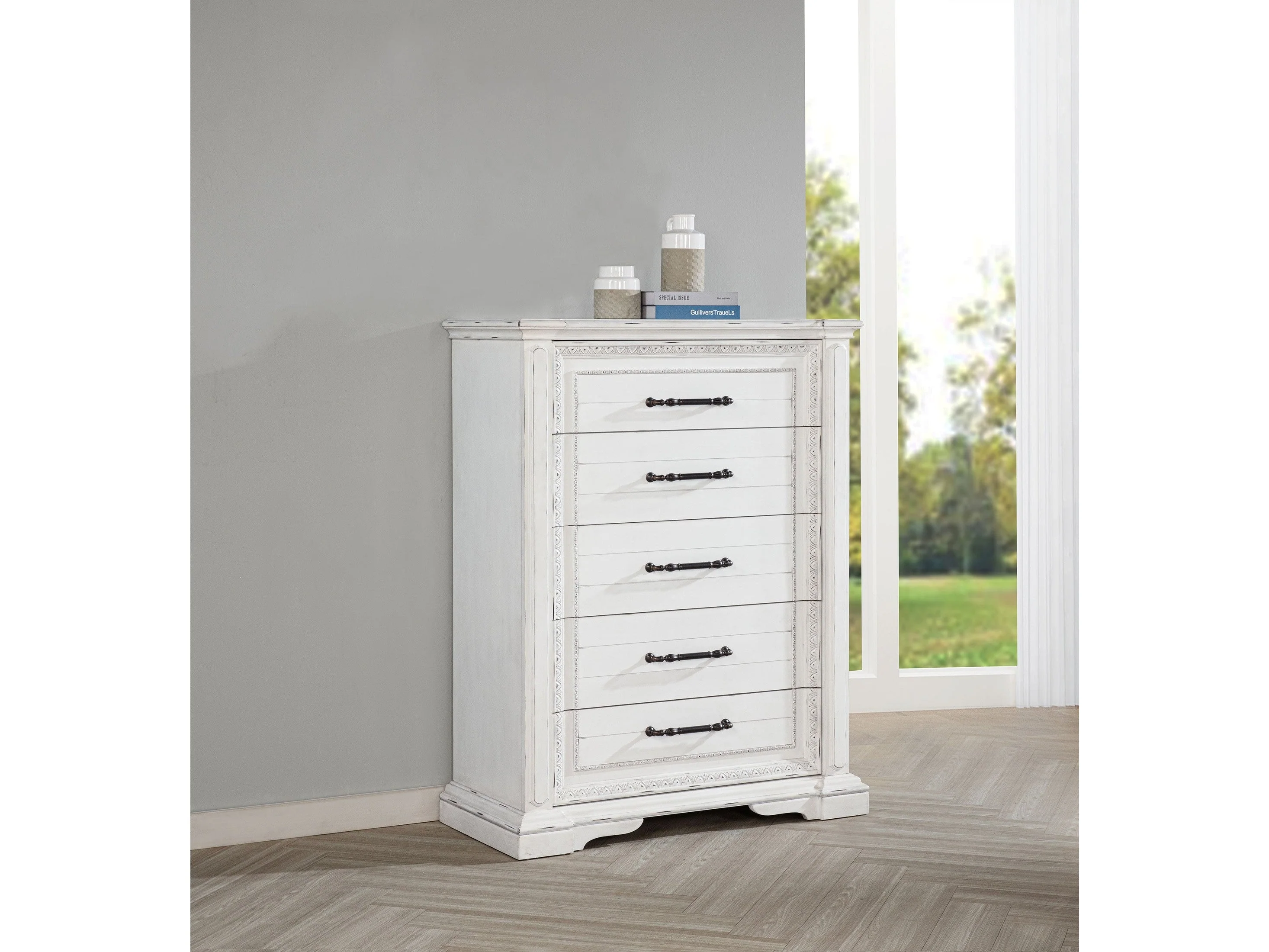 McKinney Vintage White 5-drawer Bedroom Chest of Drawers
