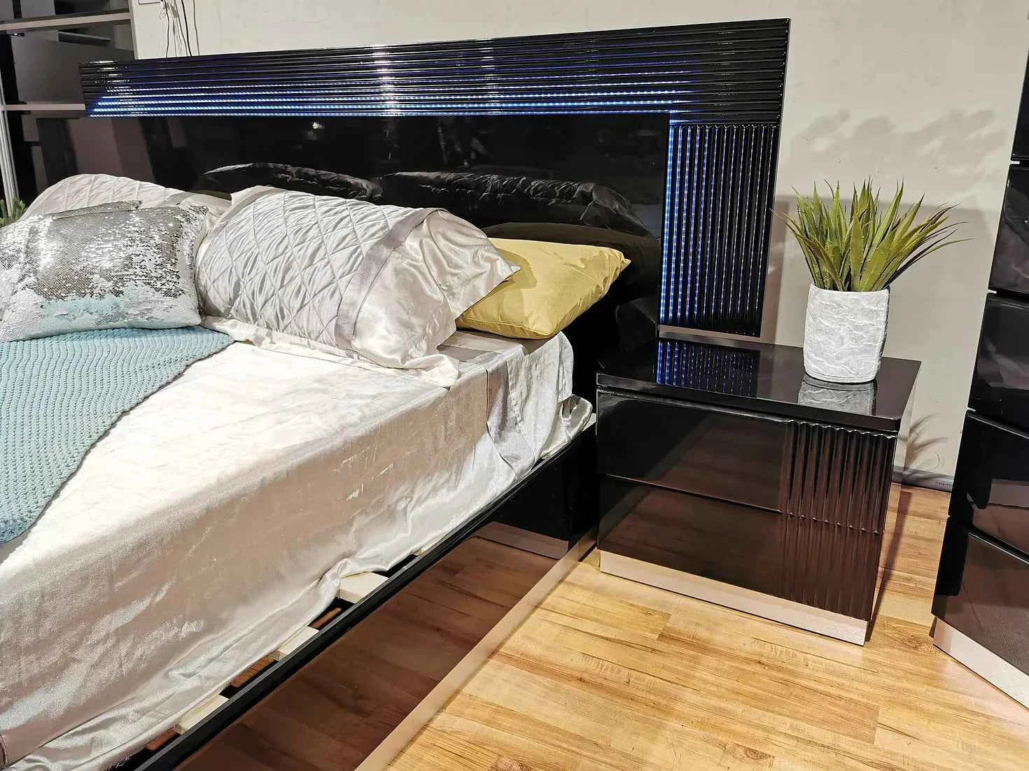 Modena Black LED Italian Bedroom Set - Image 6