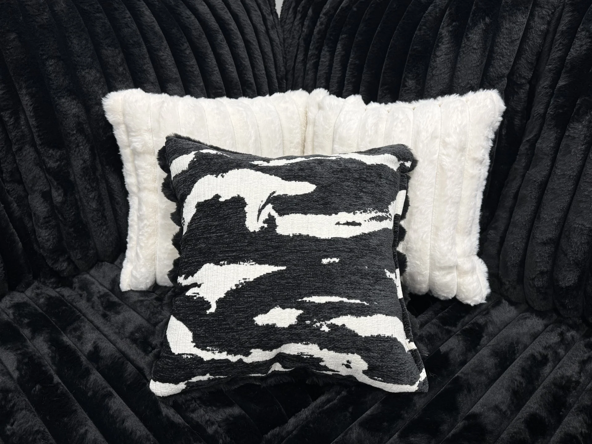Noah Black 3-Piece Sectional - Image 3