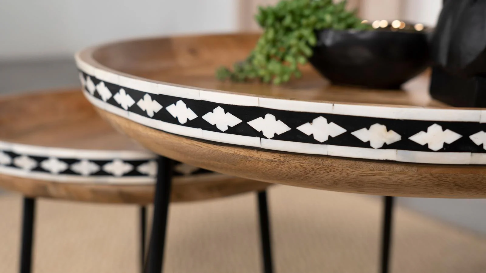 Ollie Natural and Black 2-piece Round Nesting Table - Image 9