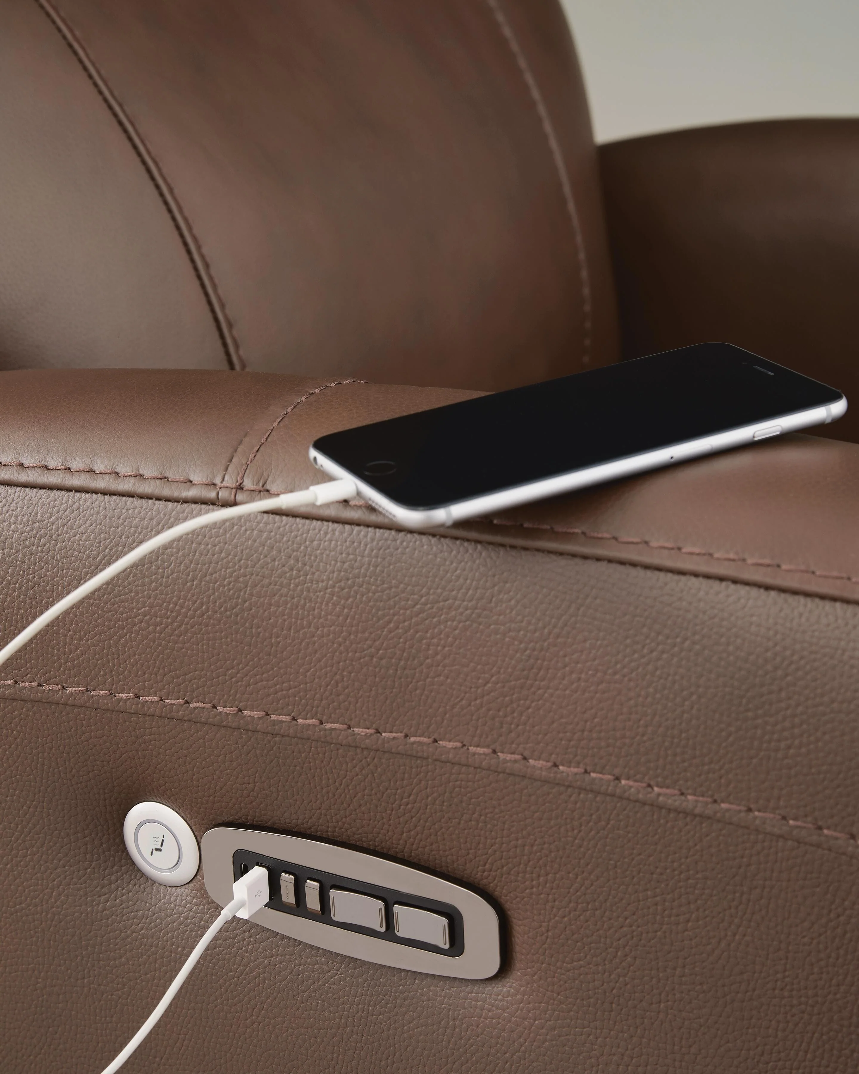 Pincara Umber Power AutoGlide Recliner with Audio System - Image 8