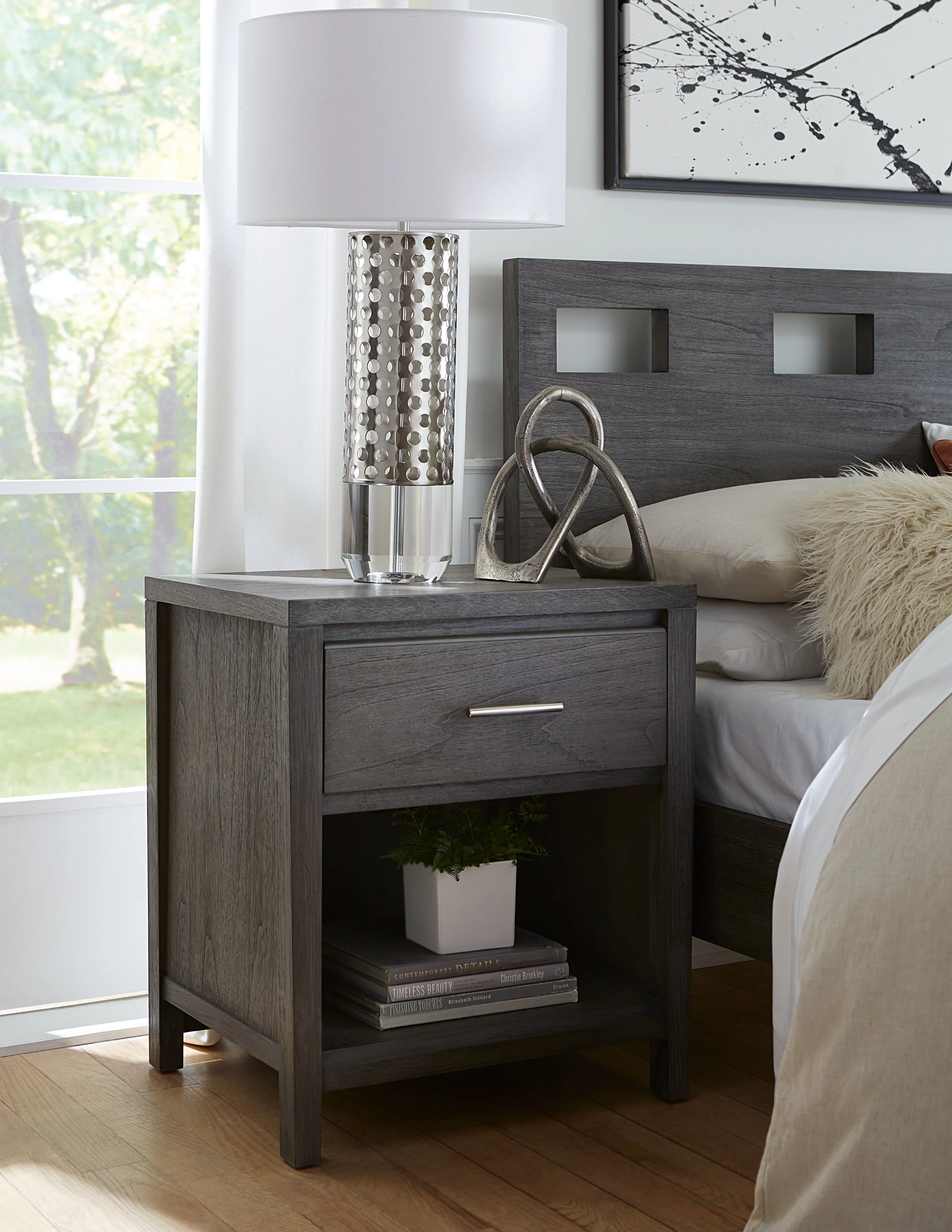 Riva Wood Queen Bed in Sharkskin - Image 4