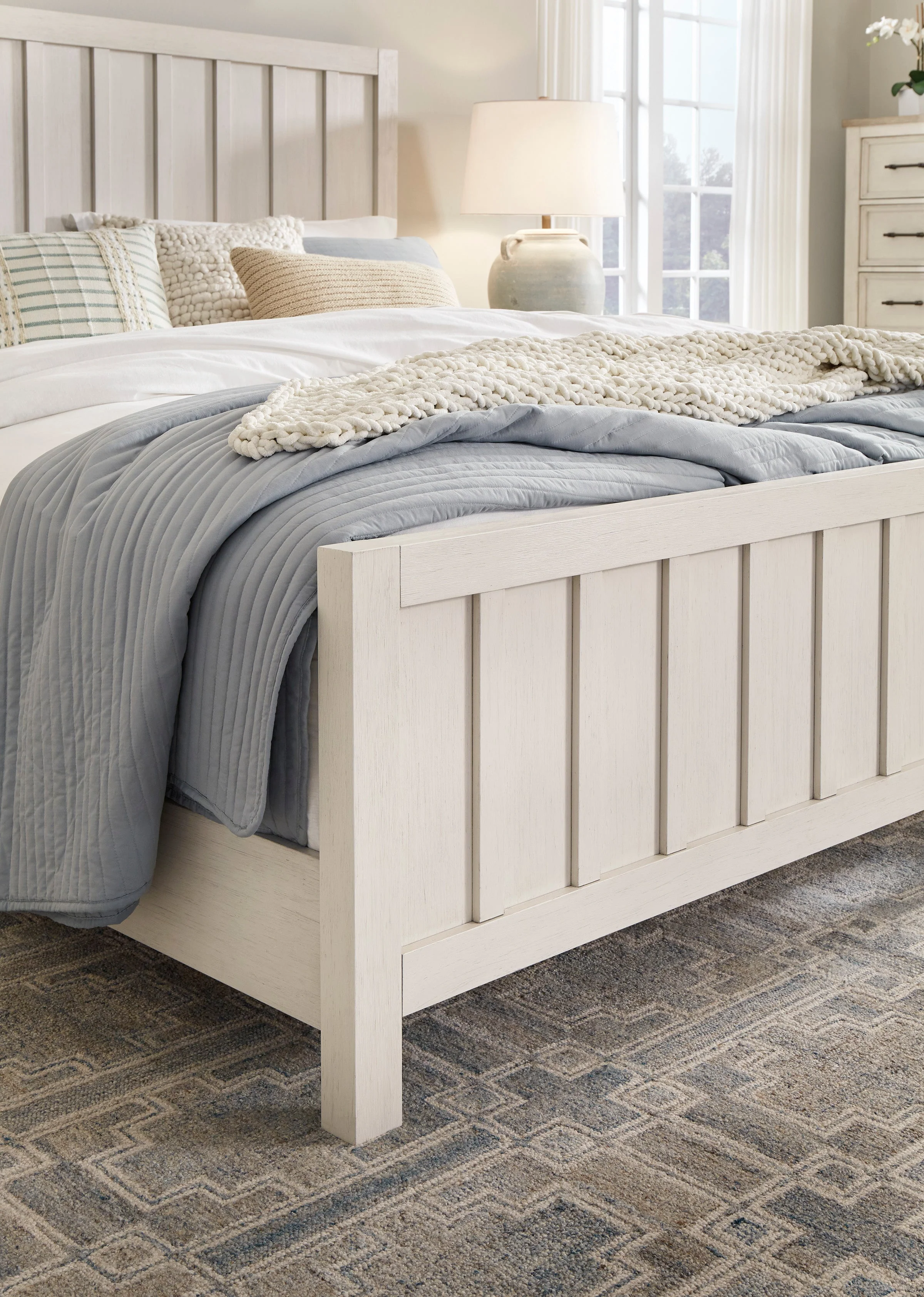 Shaybrock Antique White Queen Panel Bed - Image 4