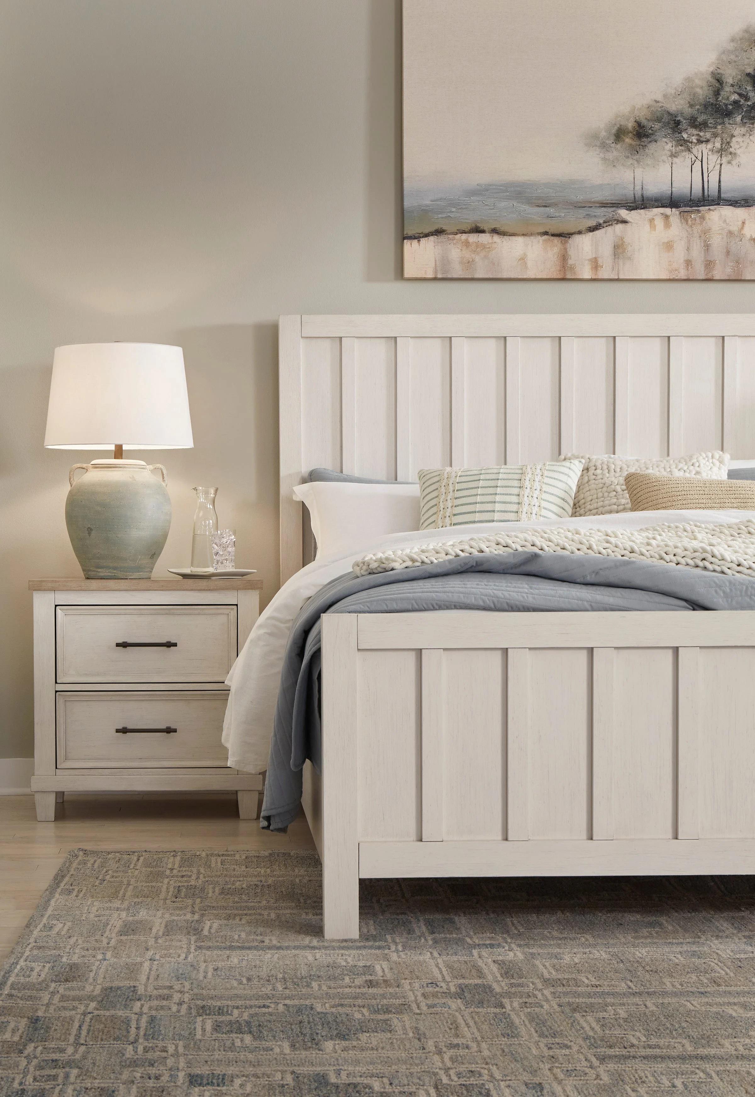 Shaybrock Antique White Queen Panel Bed - Image 5