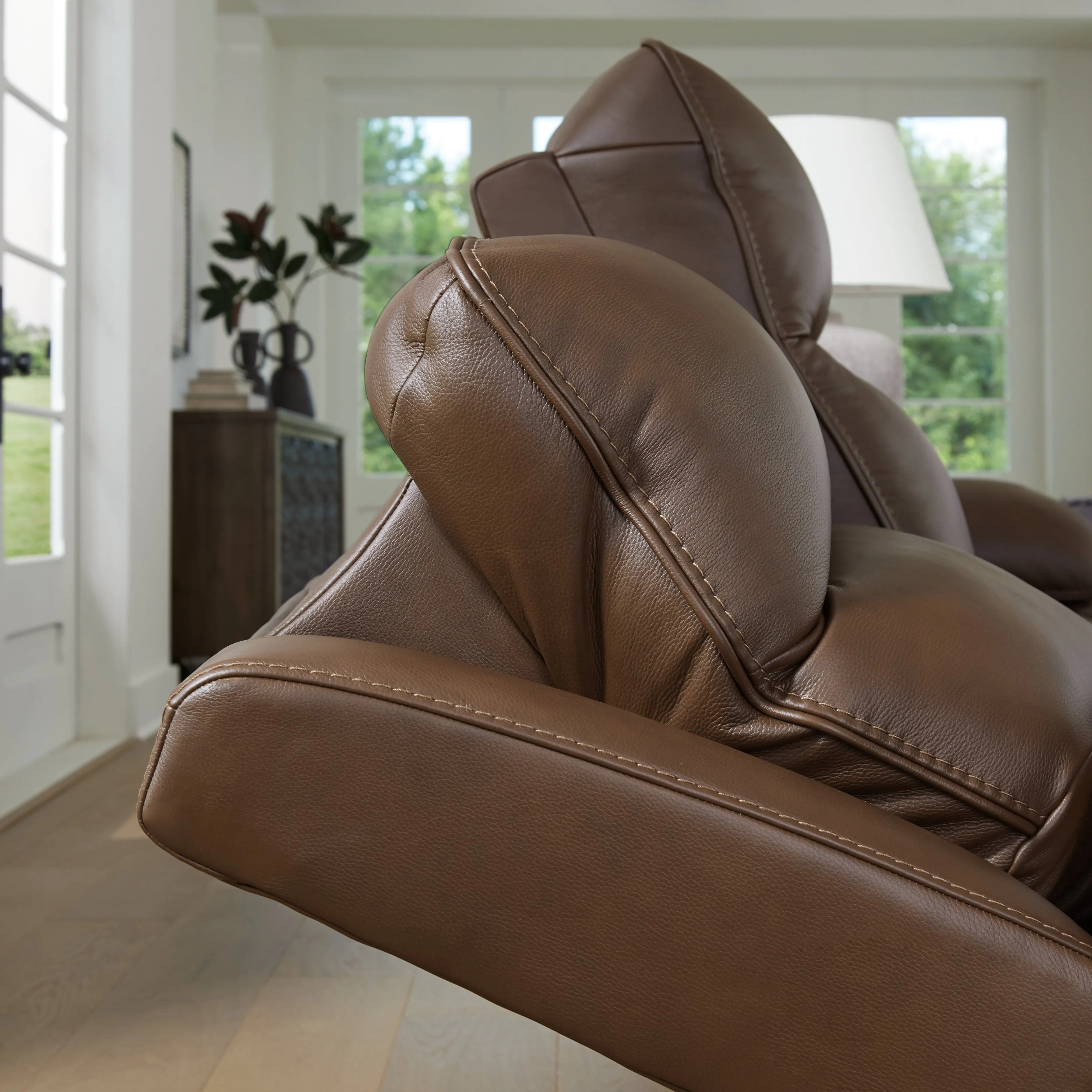 VonRyan Tobacco Dual Power Reclining Loveseat - Image 4