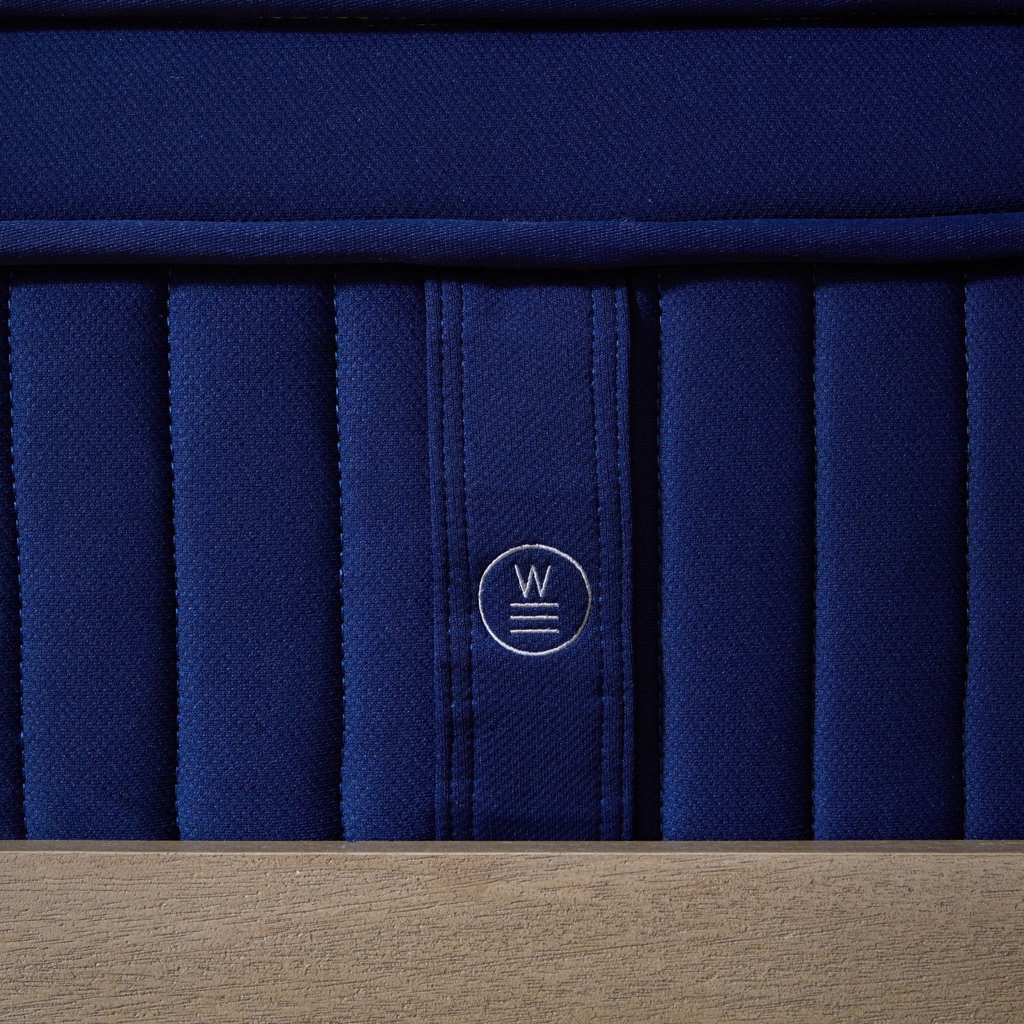 Weekender Blue/White Full 13" Euro Top Hybrid Mattress - Image 7