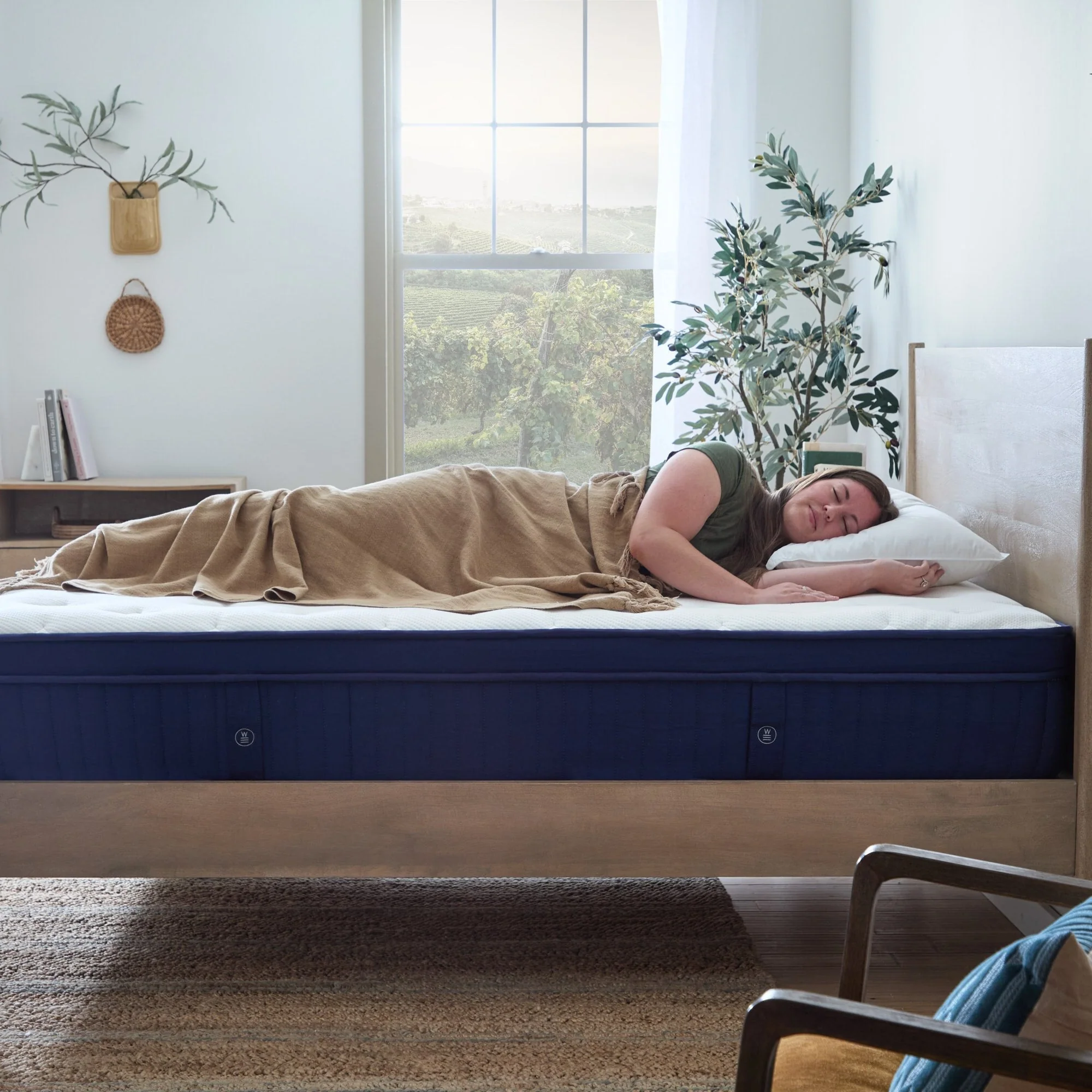 Weekender Blue/White King 11" Euro Top Hybrid Mattress - Image 4