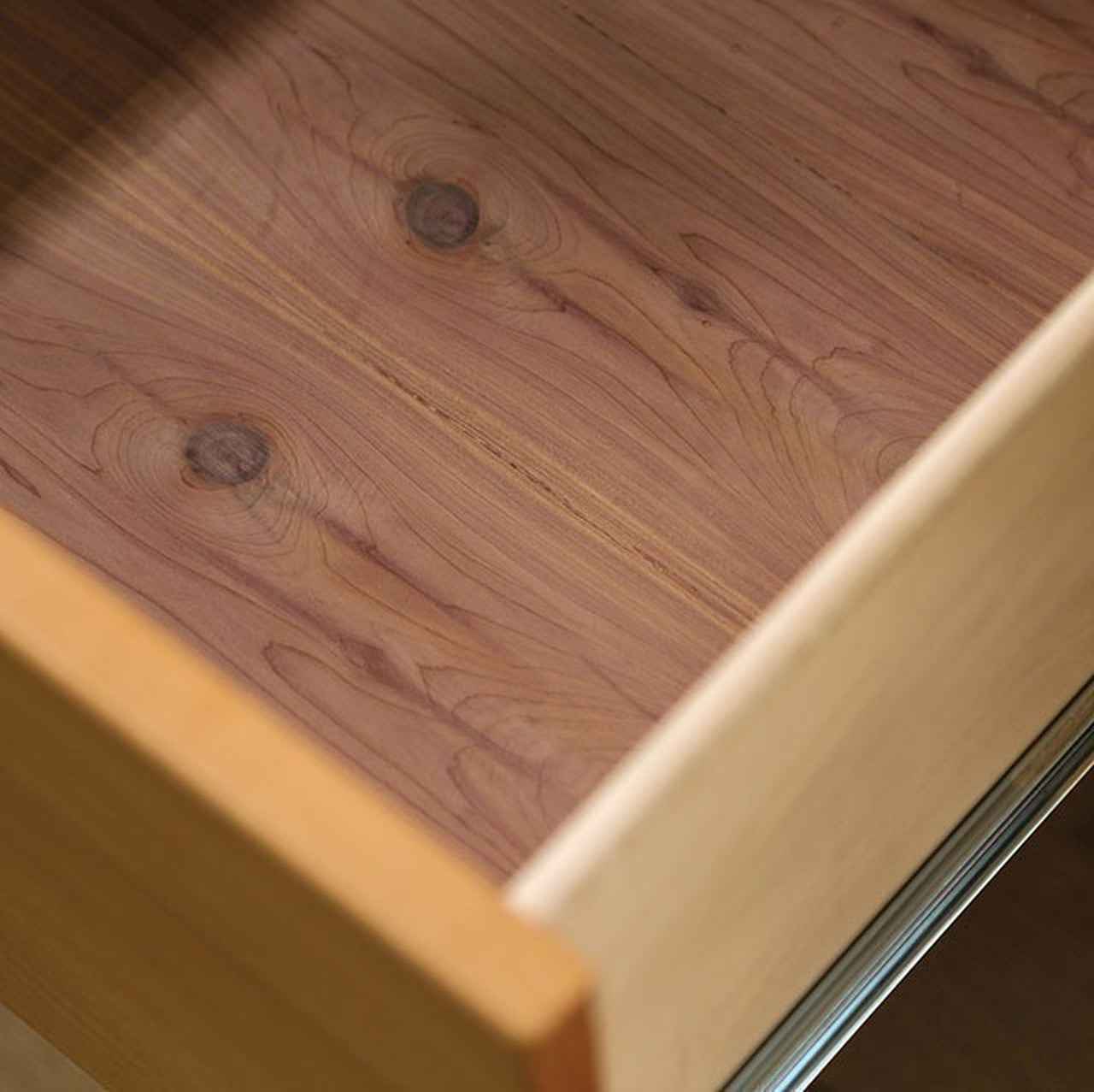 Willamette Light Oak 5-Drawer Chest - Image 2