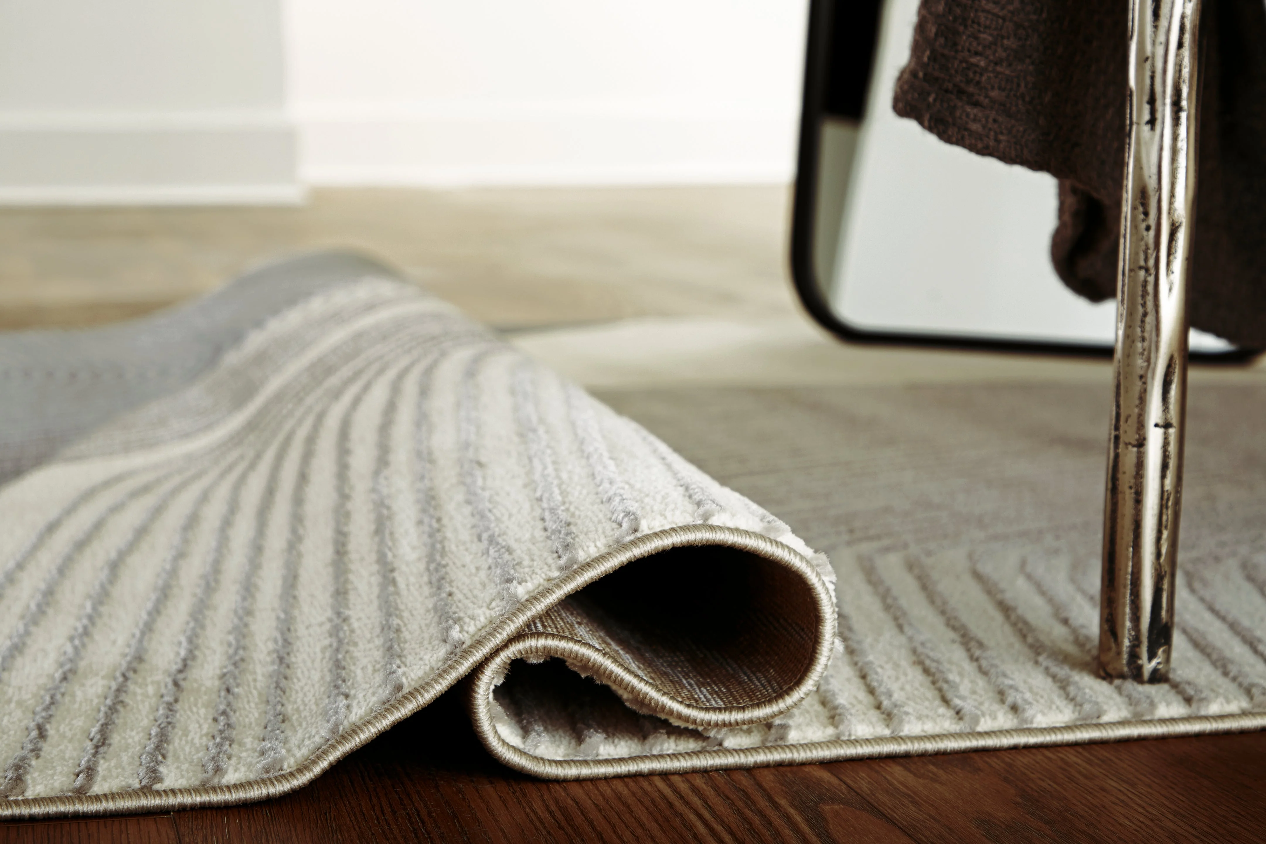 Winderburg Gray/Ivory Large Rug - Image 4