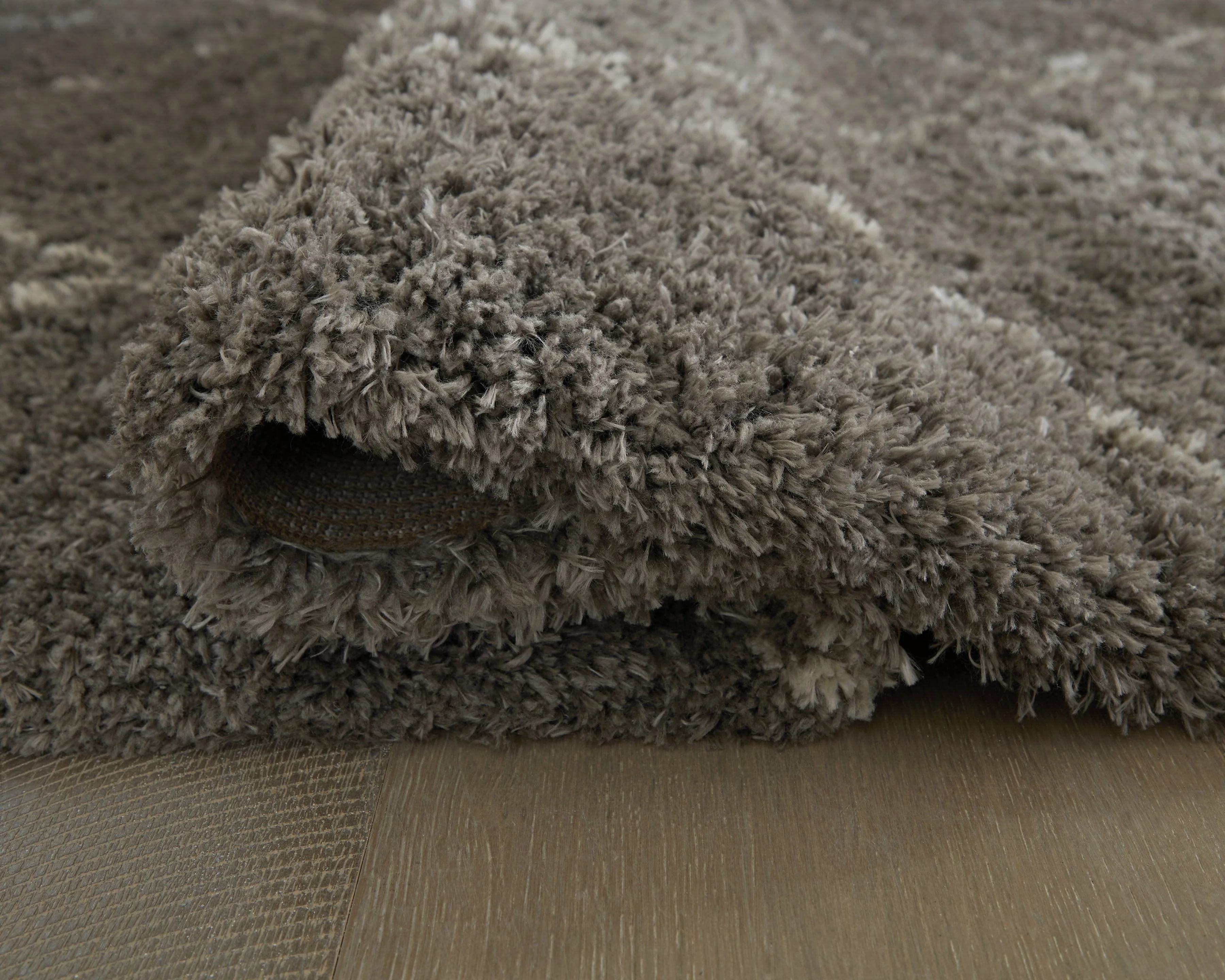 Wrenlow Gray/Cream Large Rug - Image 4